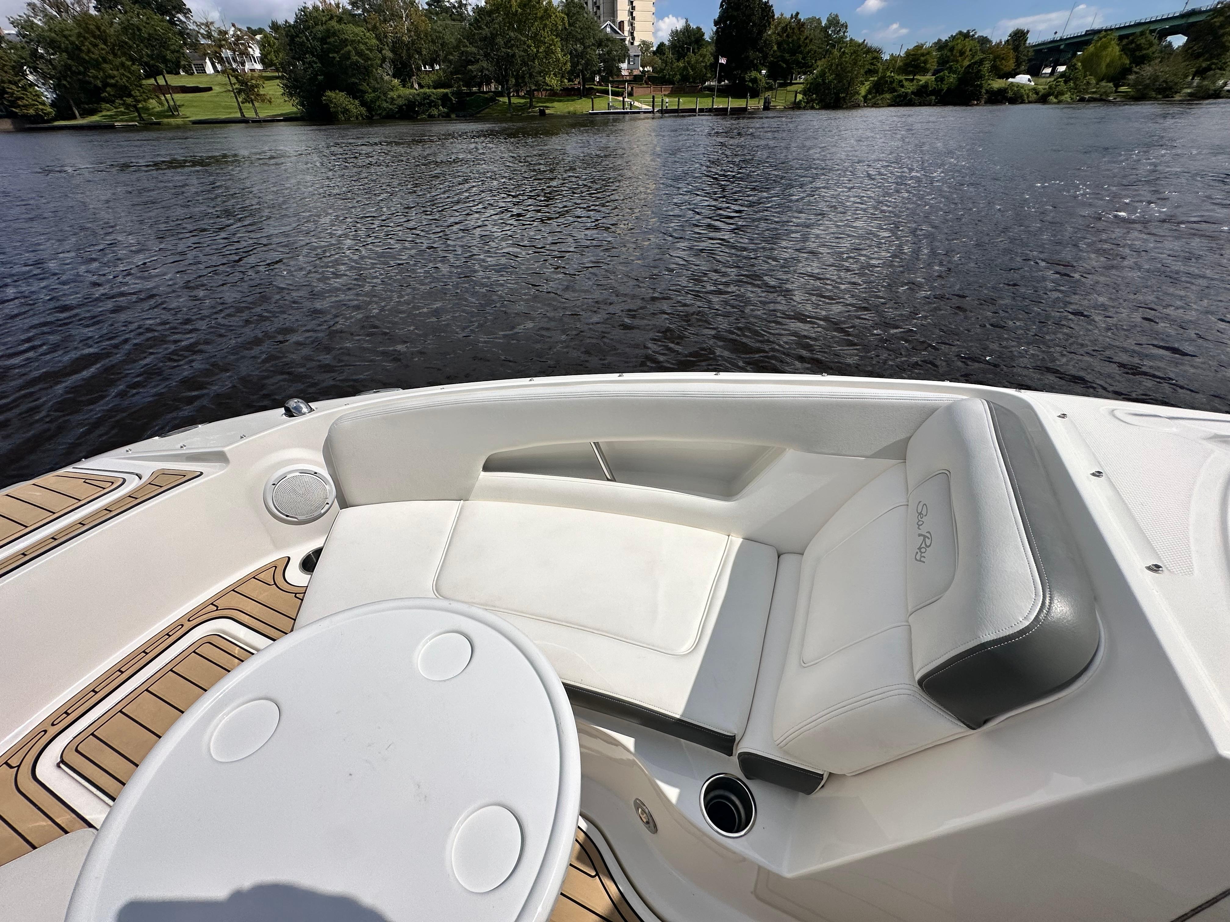 2012 Sea Ray 240 Sundeck