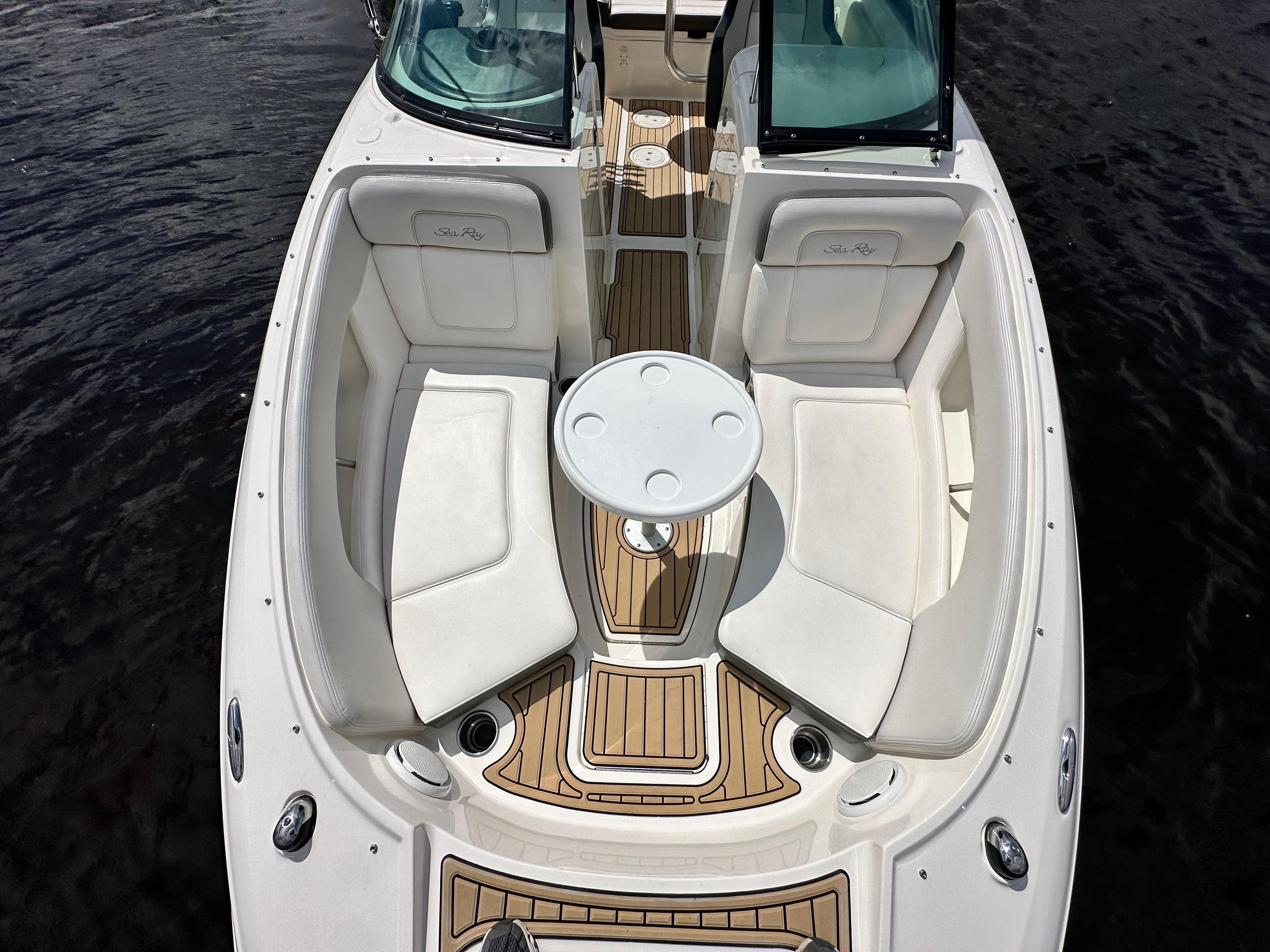 2012 Sea Ray 240 Sundeck