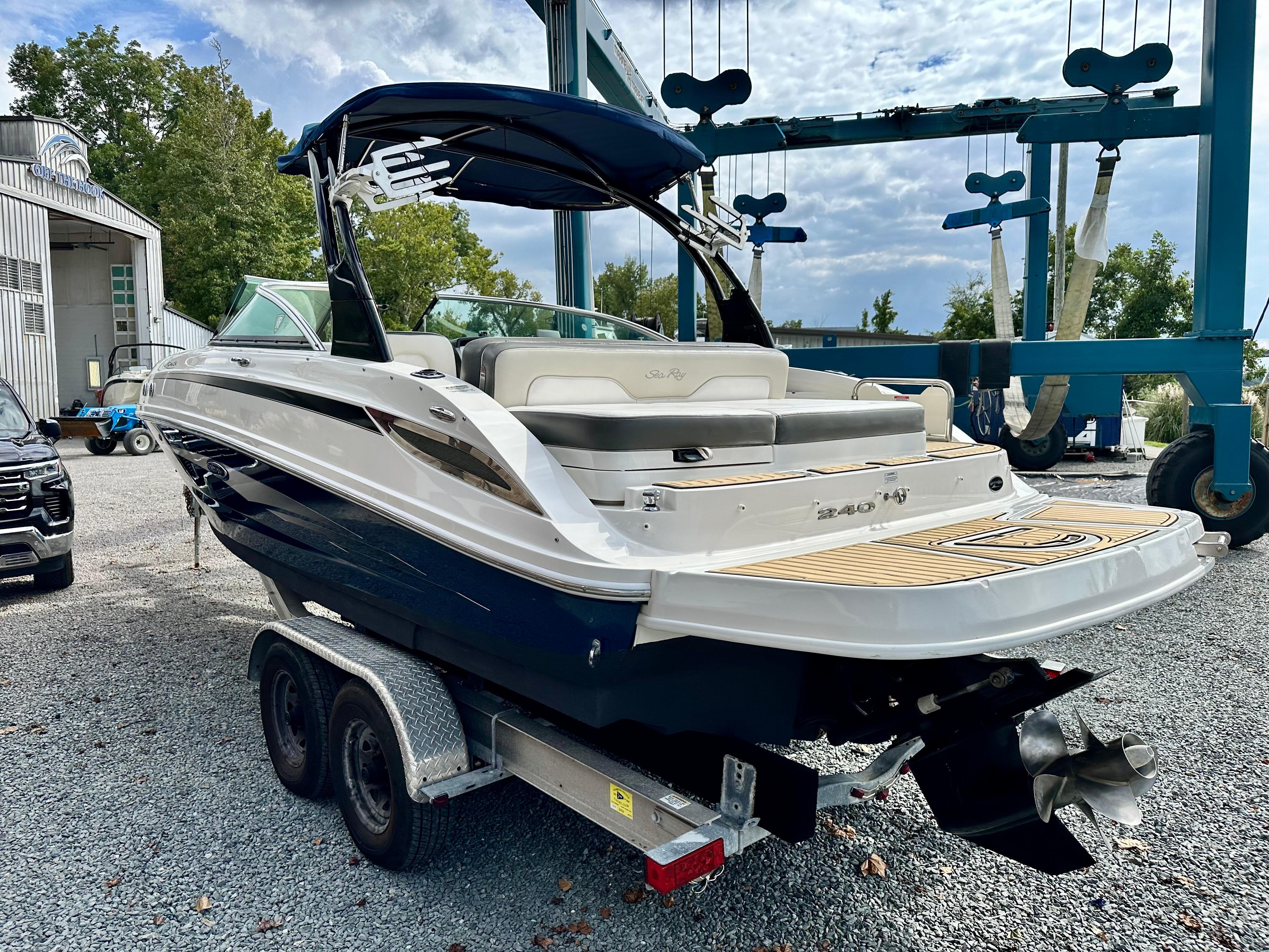 2012 Sea Ray 240 Sundeck