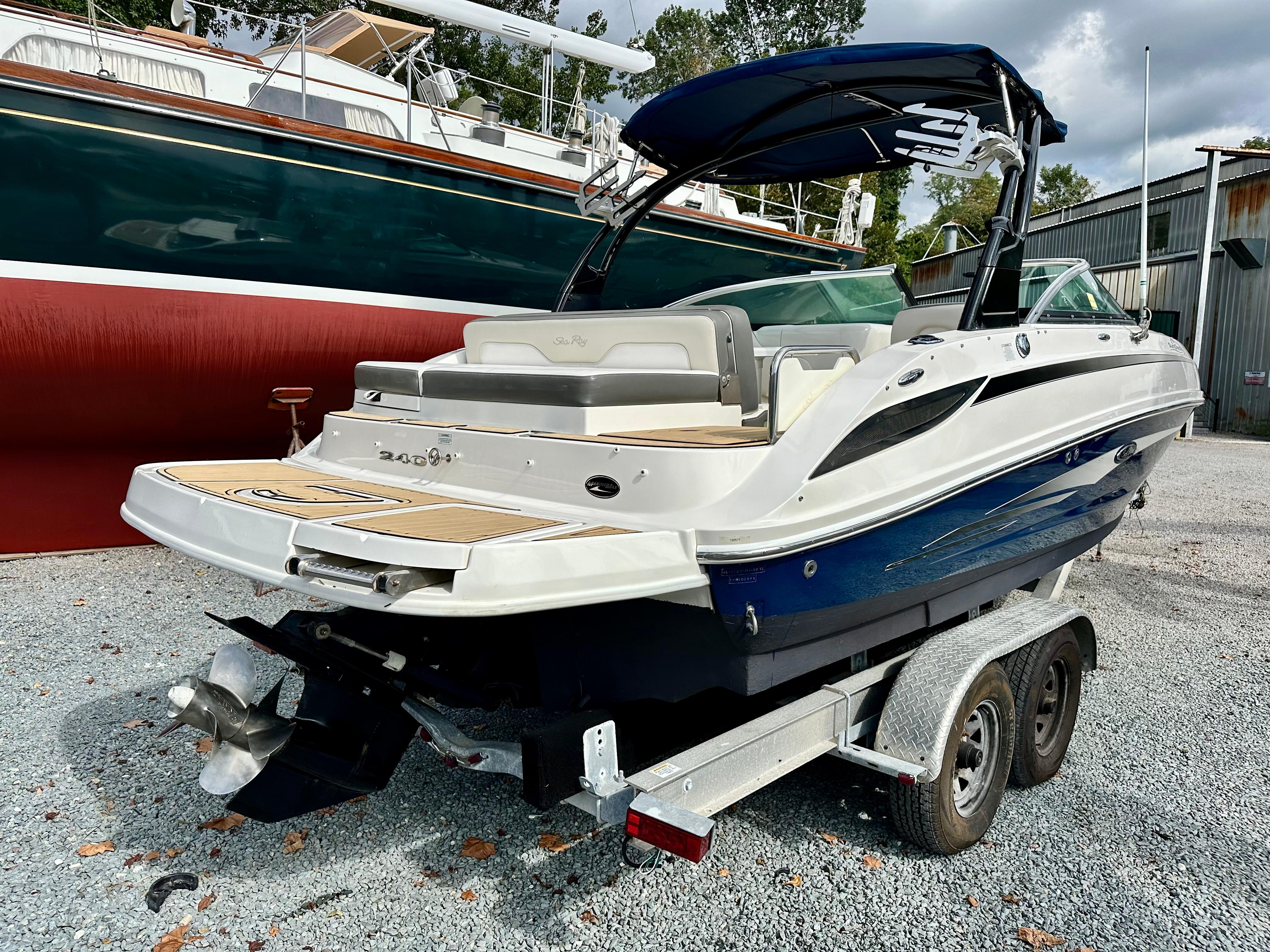 2012 Sea Ray 240 Sundeck