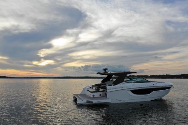 2022 Cruisers Yachts 38 GLS