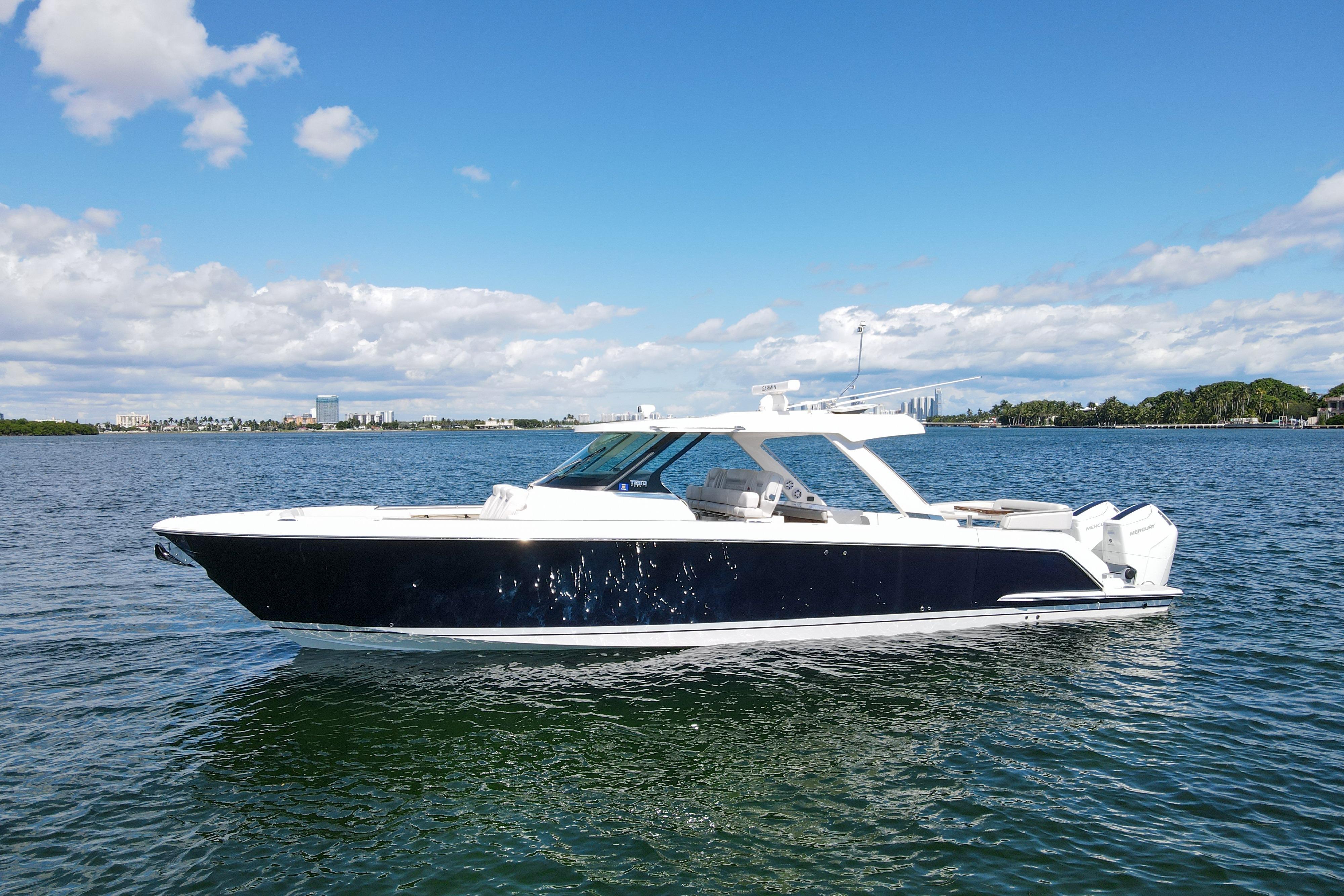 Tiara Yachts 43 LS