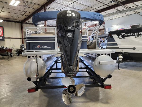 2021 Sun Tracker boat for sale, model of the boat is SportFish 22 DLX & Image # 3 of 14