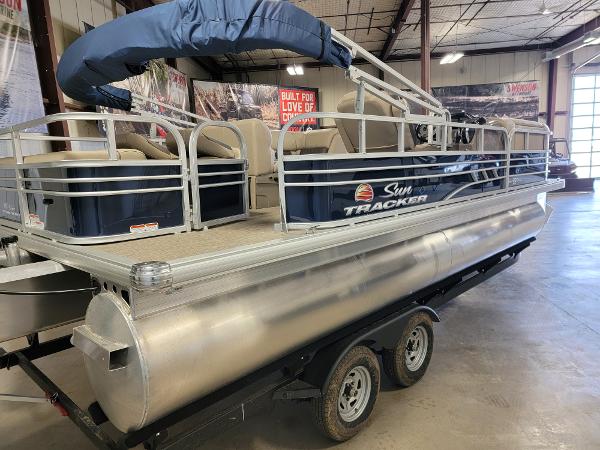 2021 Sun Tracker boat for sale, model of the boat is SportFish 22 DLX & Image # 2 of 14