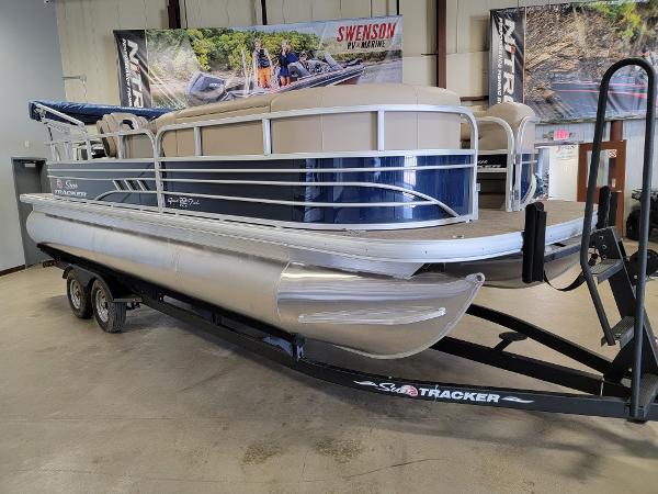 2021 Sun Tracker boat for sale, model of the boat is SportFish 22 DLX & Image # 1 of 14