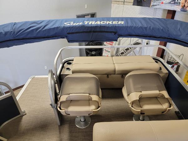 2021 Sun Tracker boat for sale, model of the boat is SportFish 22 DLX & Image # 11 of 14
