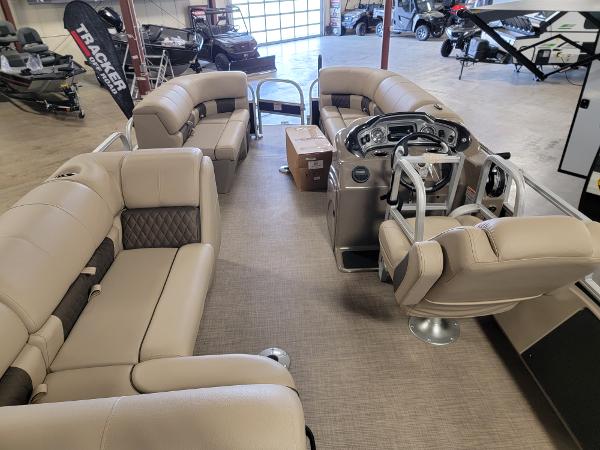 2021 Sun Tracker boat for sale, model of the boat is SportFish 22 DLX & Image # 12 of 14