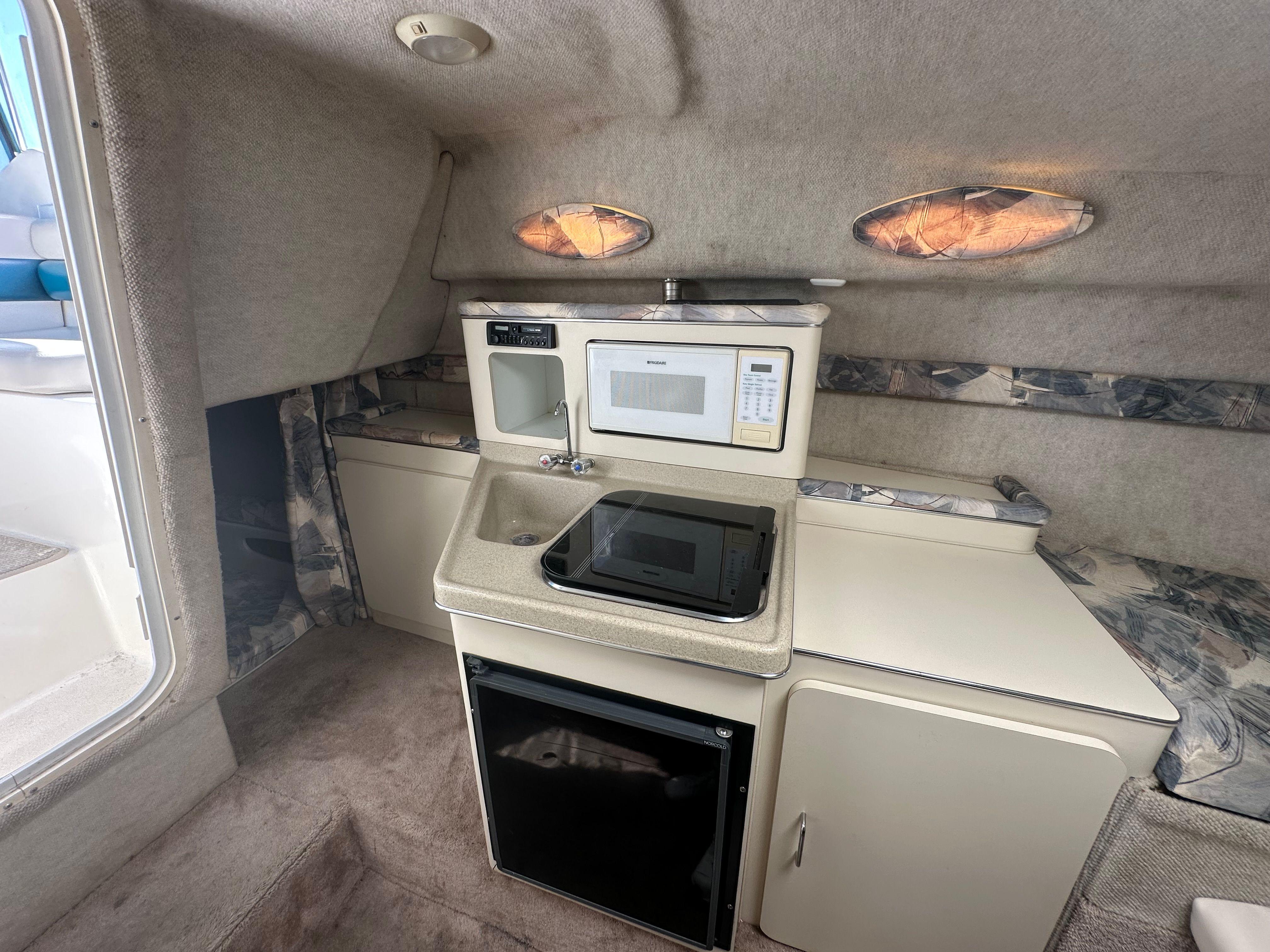 1998 Wellcraft 260-9