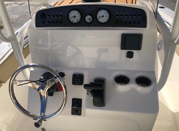 2021 Pioneer boat for sale, model of the boat is 202 Islander & Image # 19 of 26
