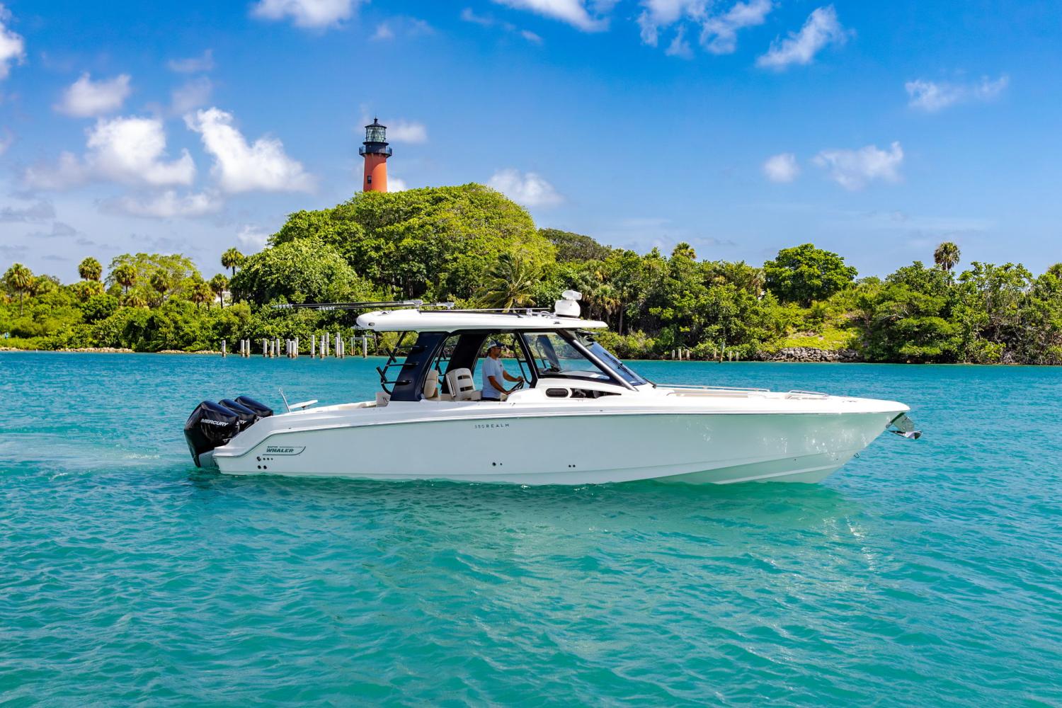 2022 Boston Whaler