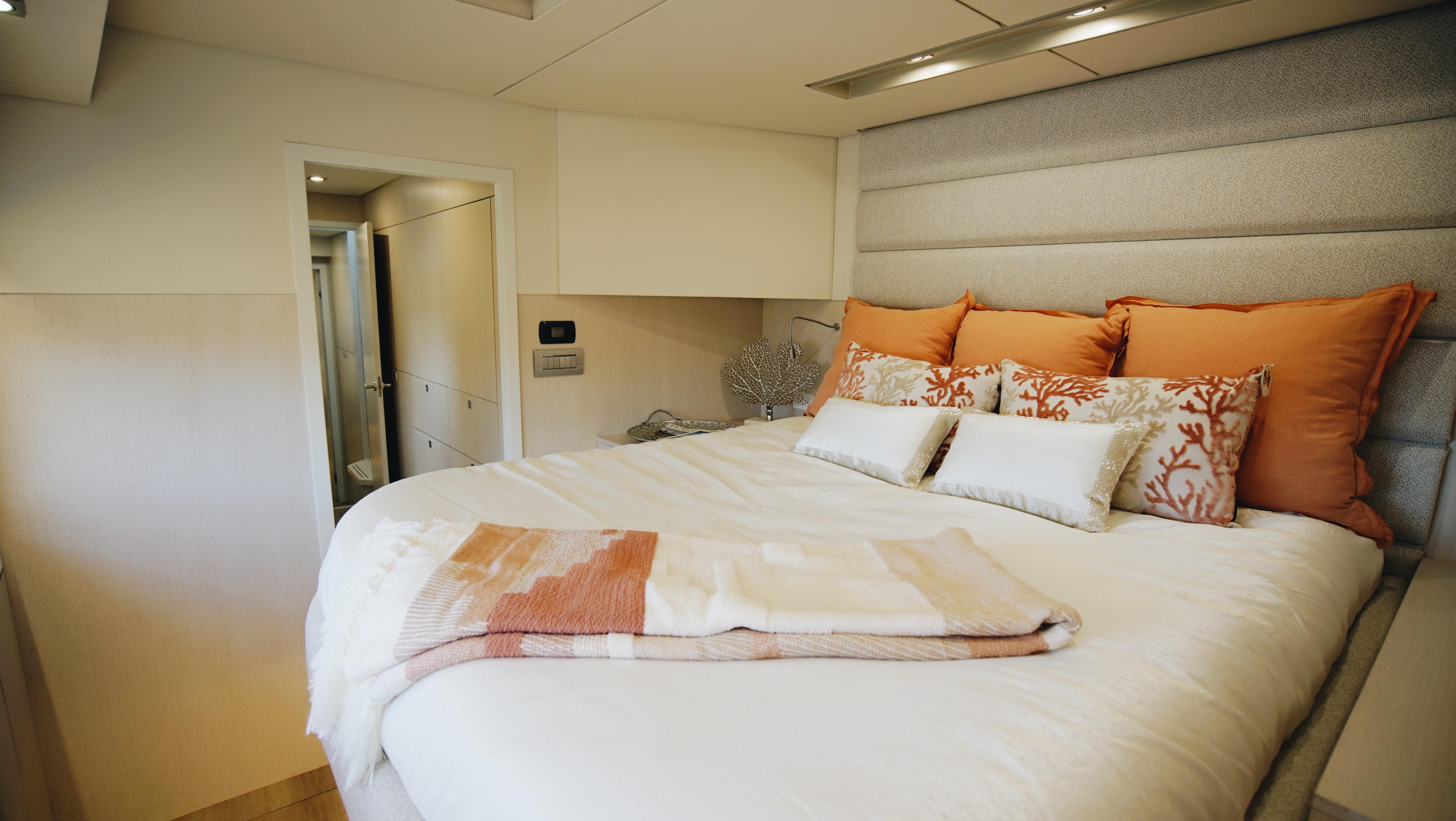 Two Oceans-555  008 2025 -FL-US-Luxurious bedroom interior in Two Oceans 555  008 yacht, 2025 model.-9676126 | Thumbnail