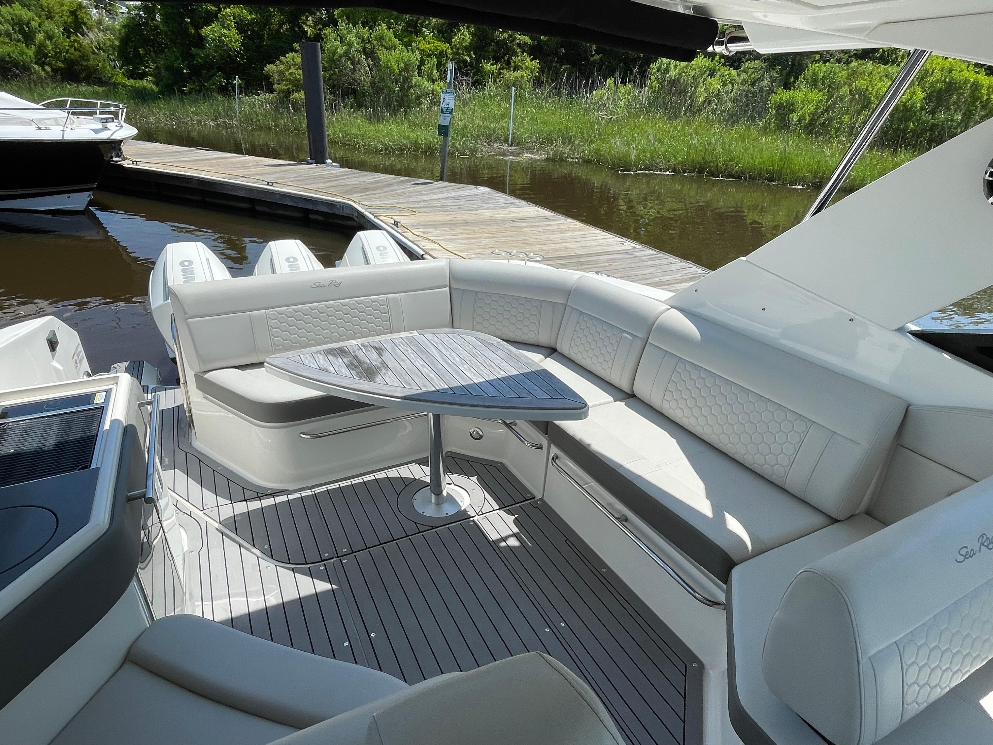 2020 Sea Ray Sundancer 320 OB