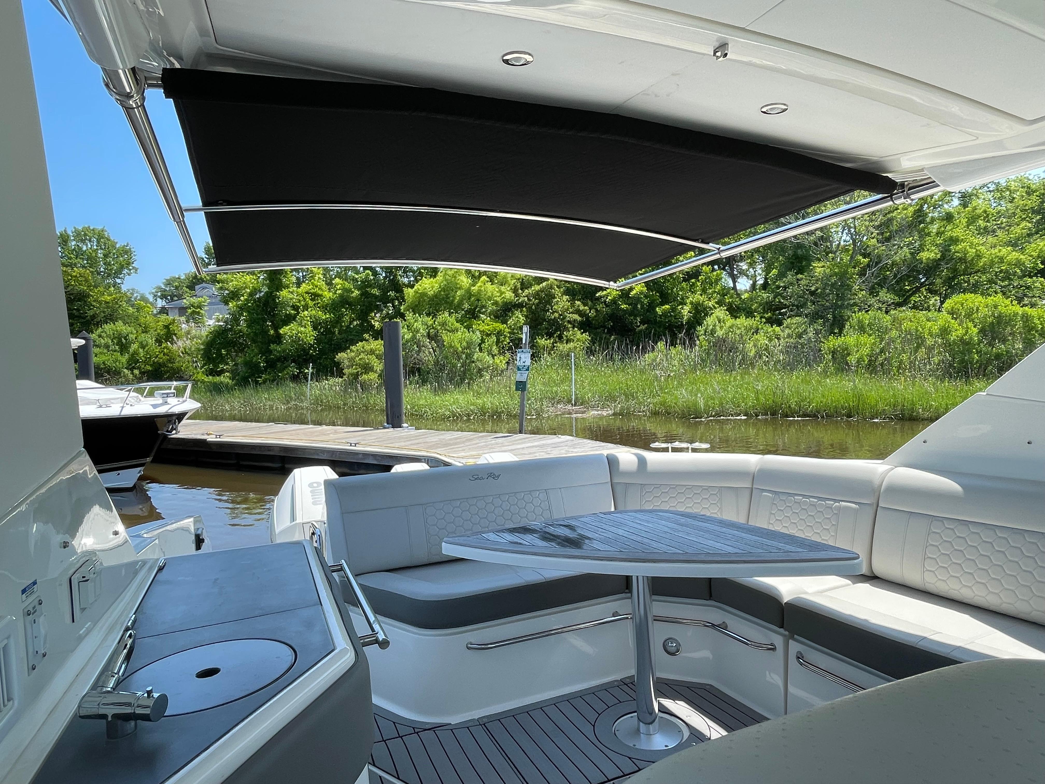 2020 Sea Ray Sundancer 320 OB