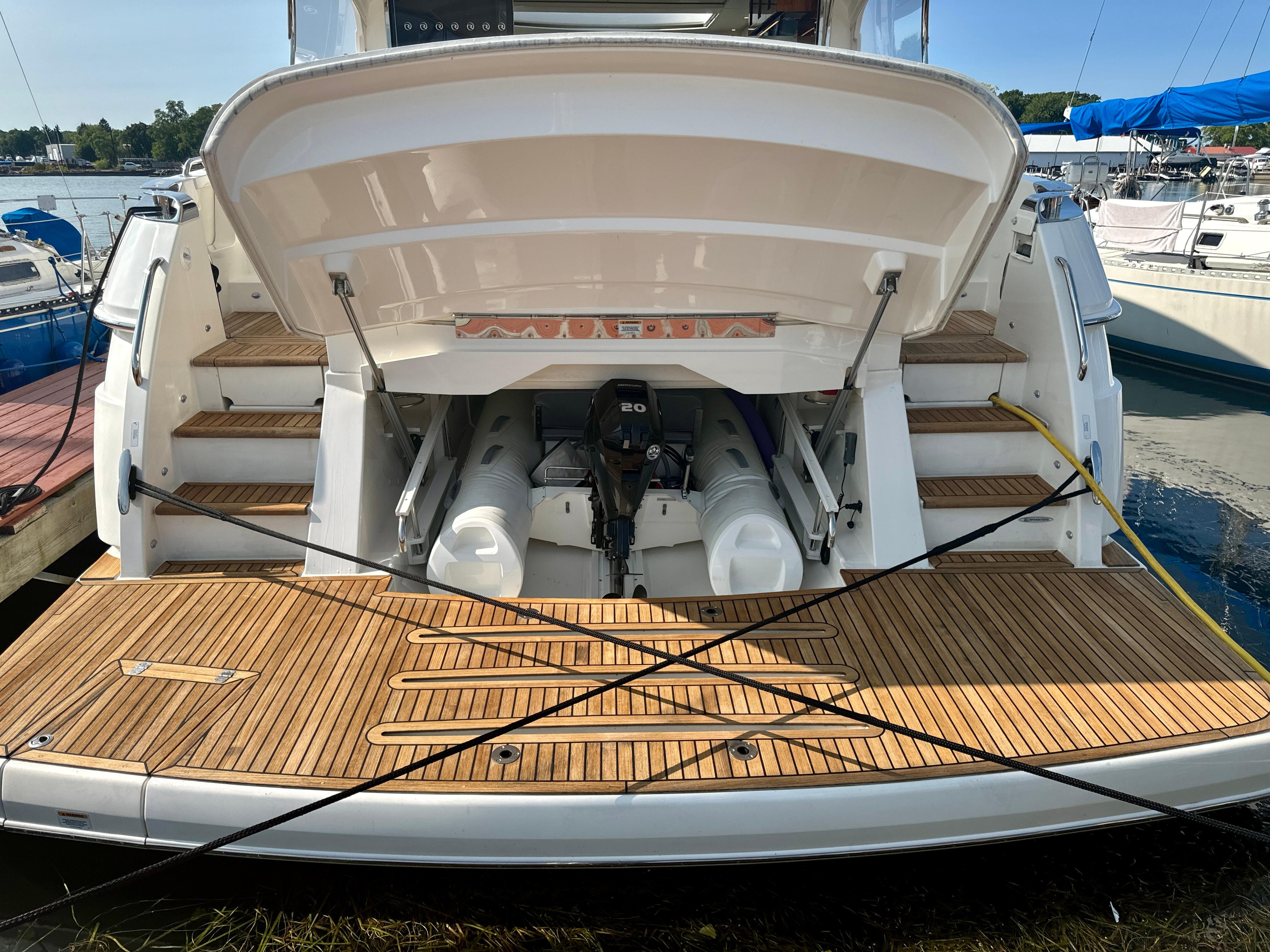 2019 Riviera 5400 sport yacht