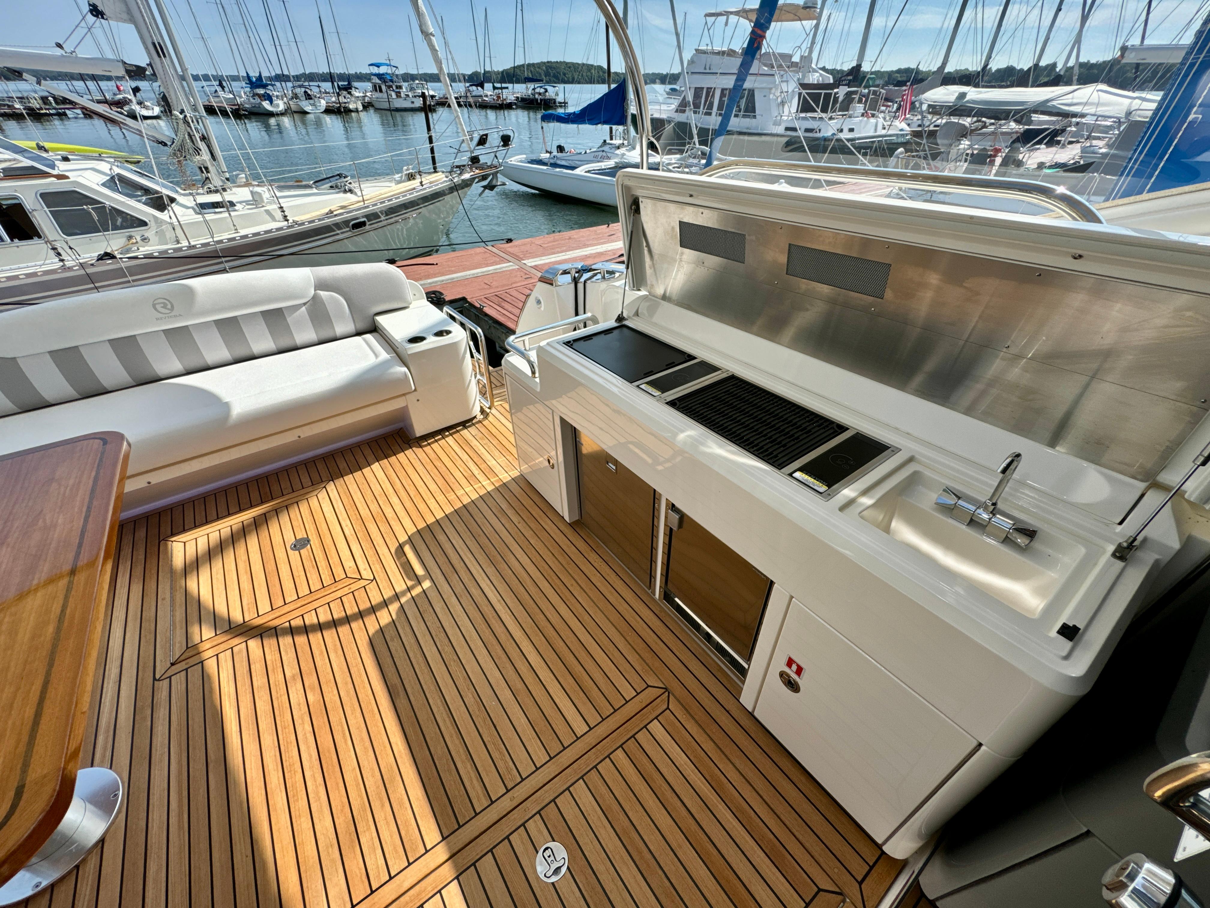 2019 Riviera 5400 sport yacht