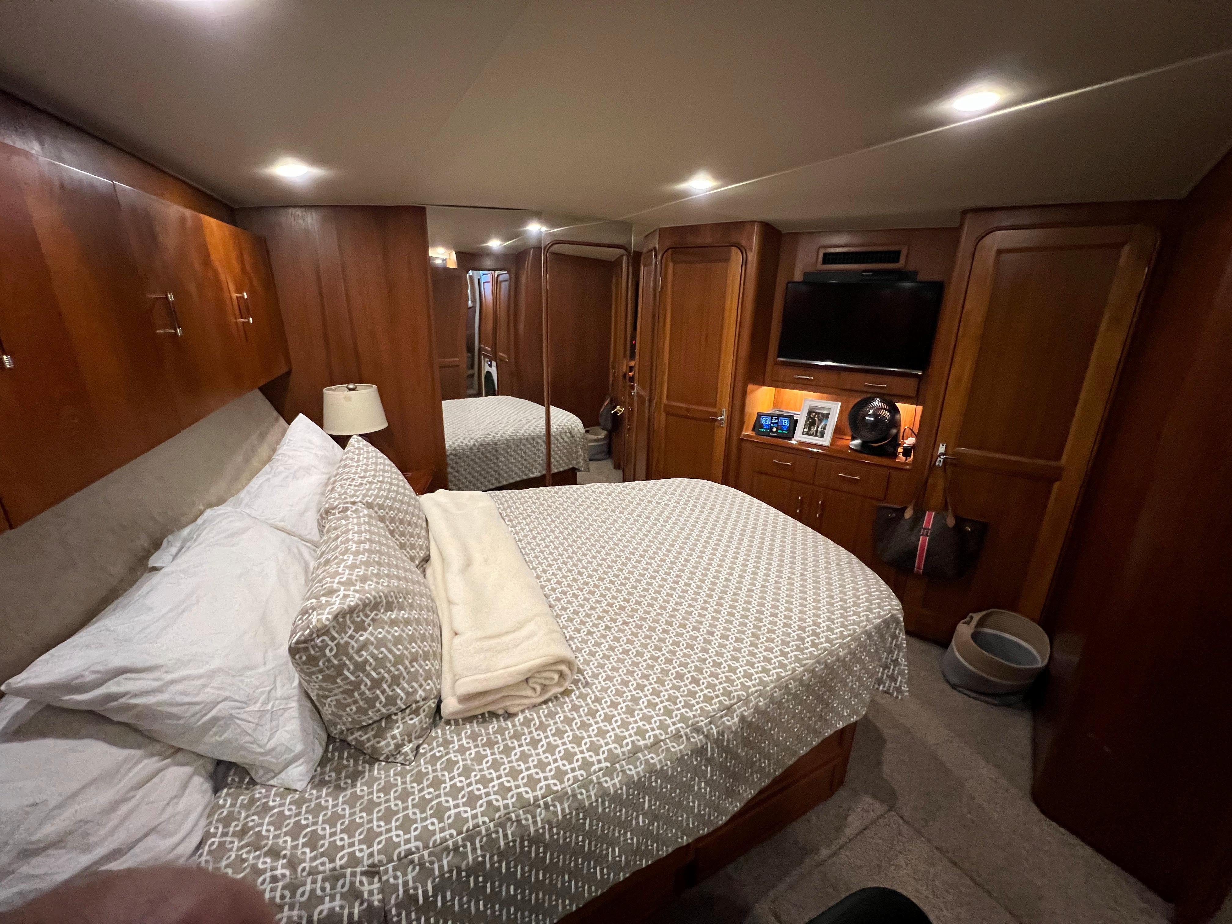 Ocean Yachts 53 Convertible-Master Stateroom