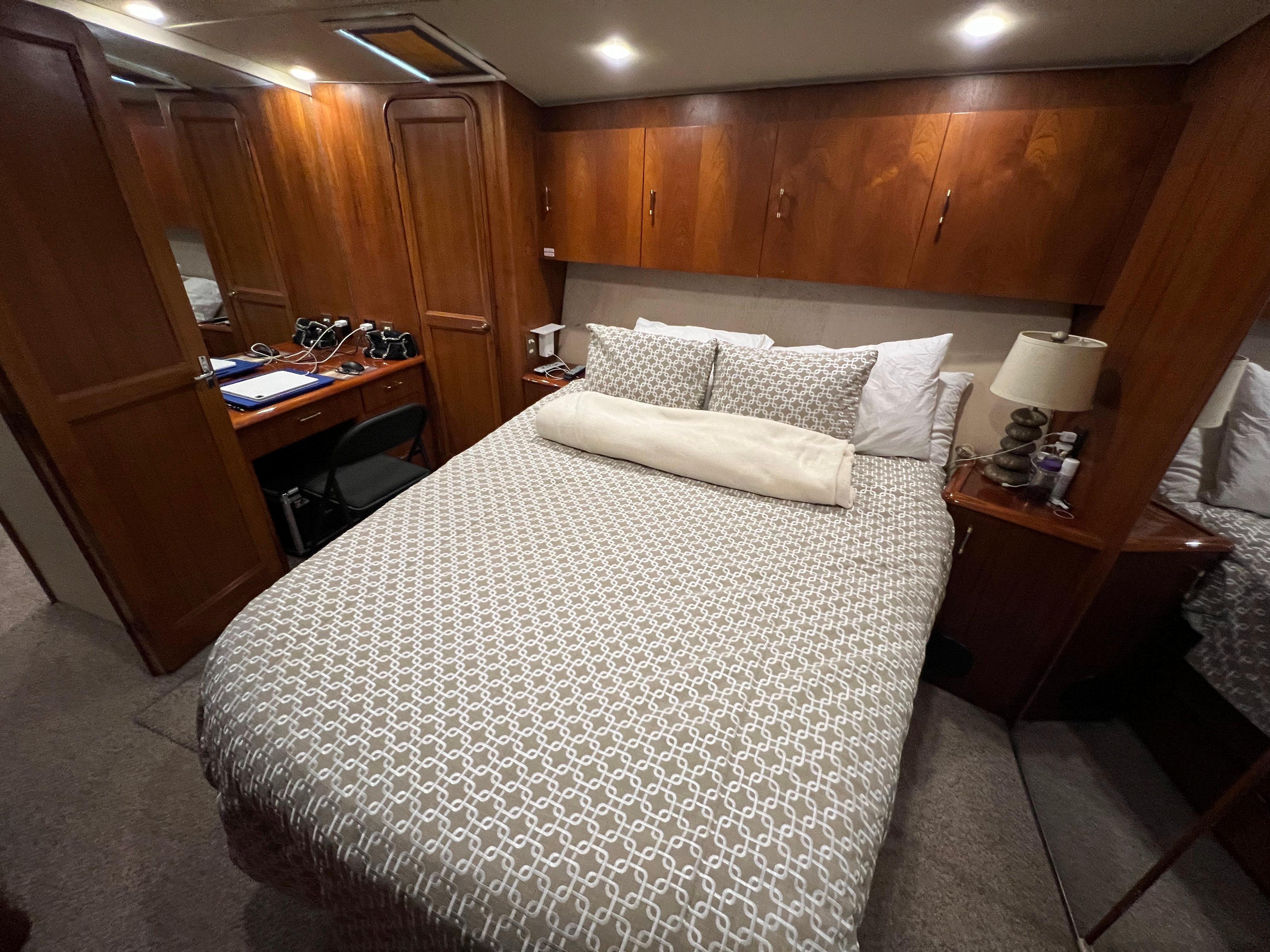 Ocean Yachts 53 Convertible-Master Stateroom