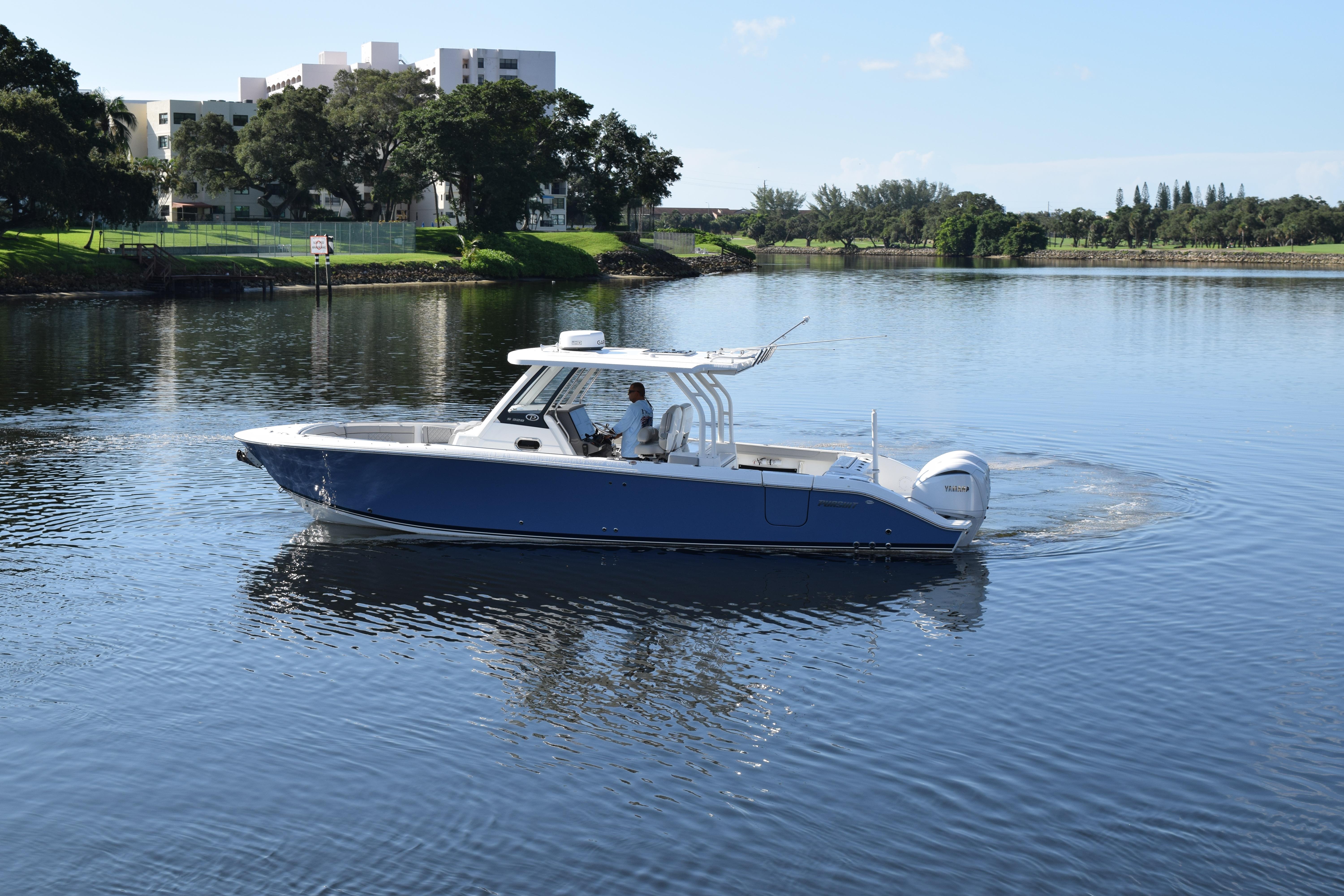 Pursuit 32 - Exterior Profile