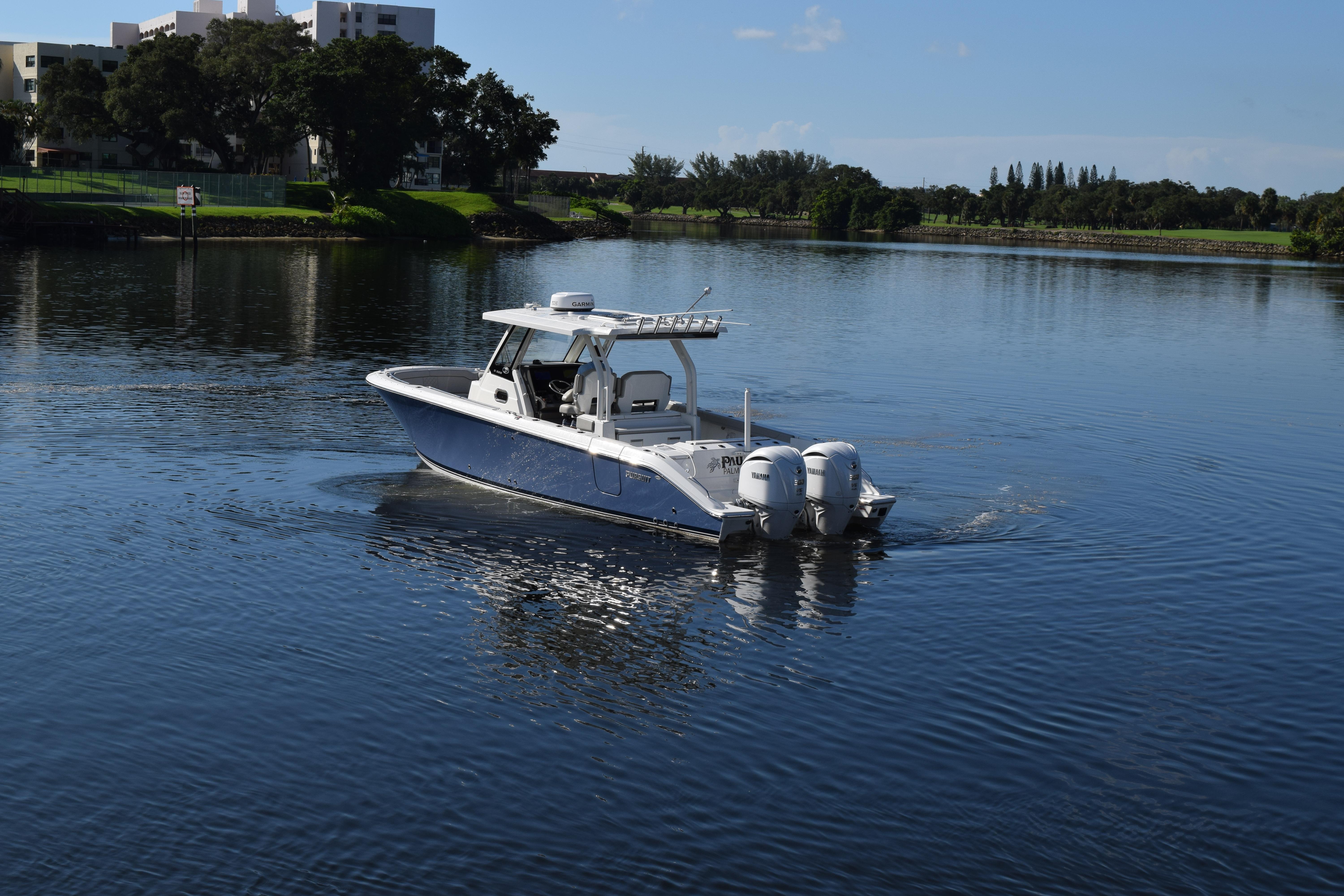 Pursuit 32 - Exterior Profile