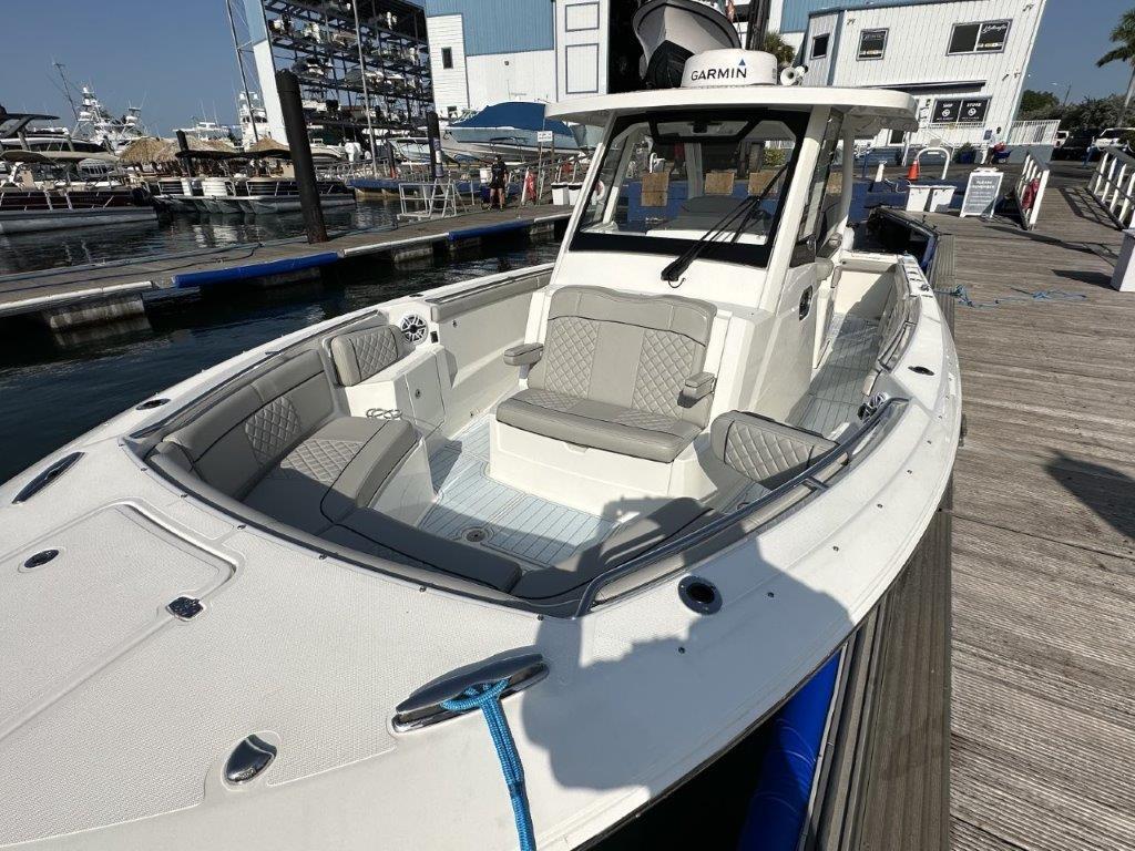 Pursuit 32 - Exterior Bow