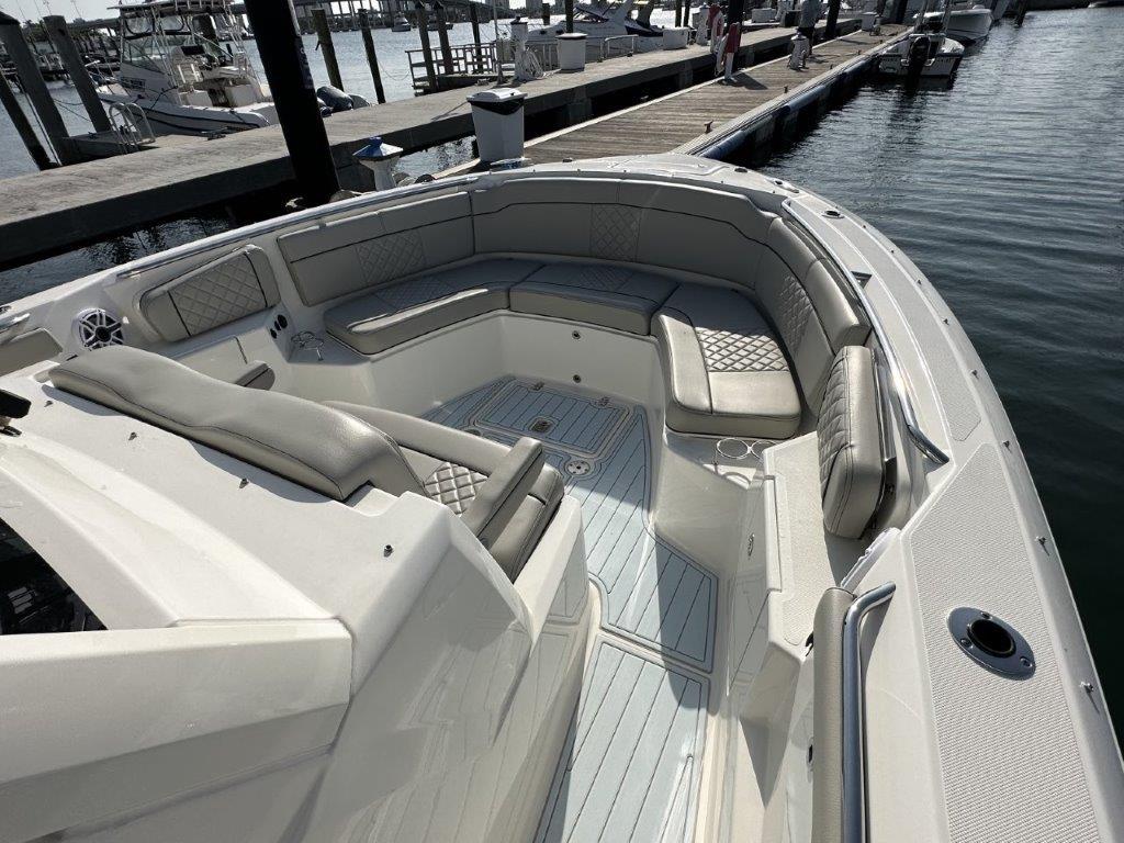 Pursuit 32 - Exterior Bow