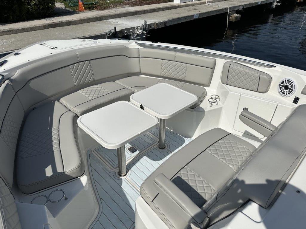 Pursuit 32 - Exterior Bow