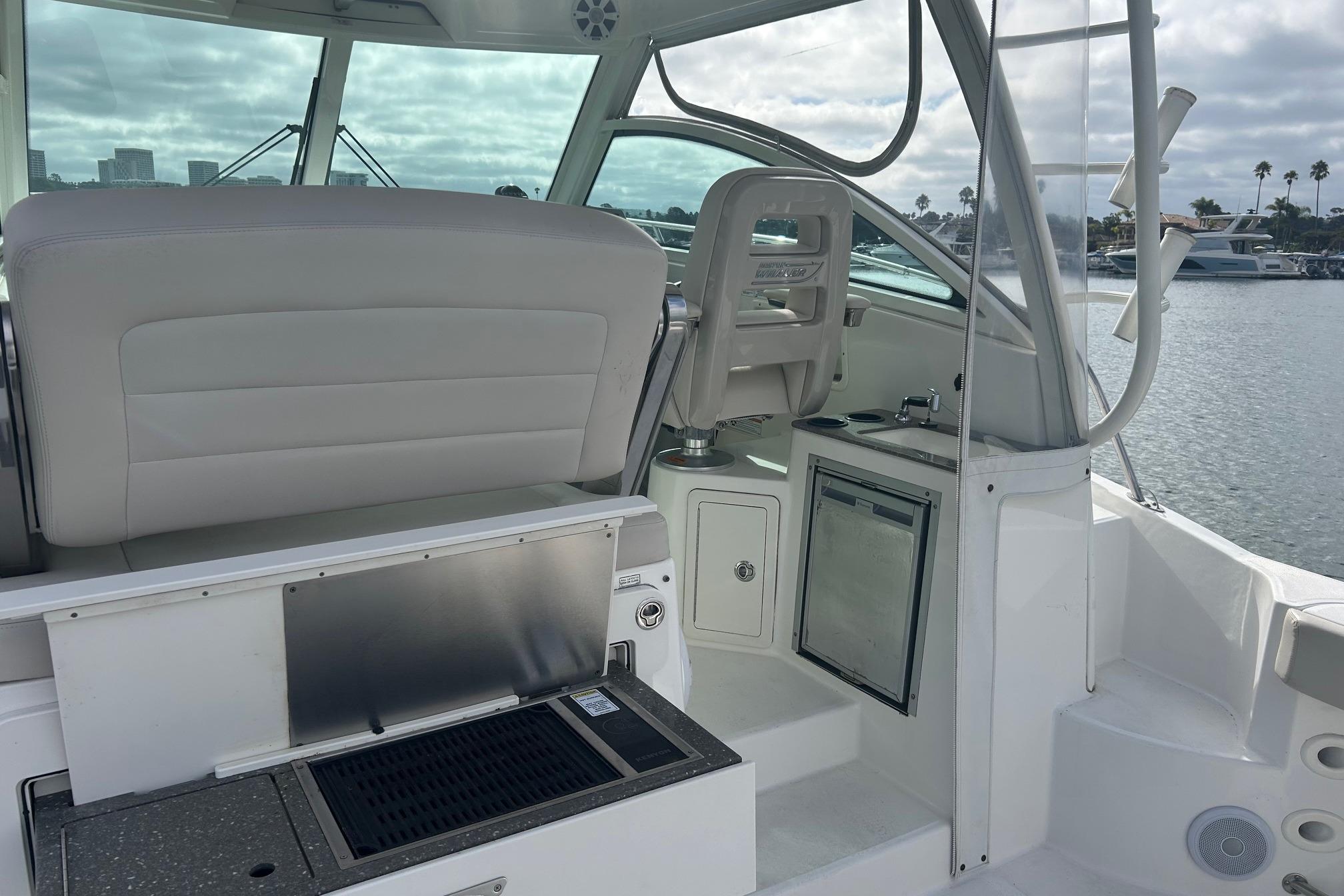 2016 Boston Whaler 315 Conquest #TDH1898 inventory image at Sun Country Marine Group, Newport Beach