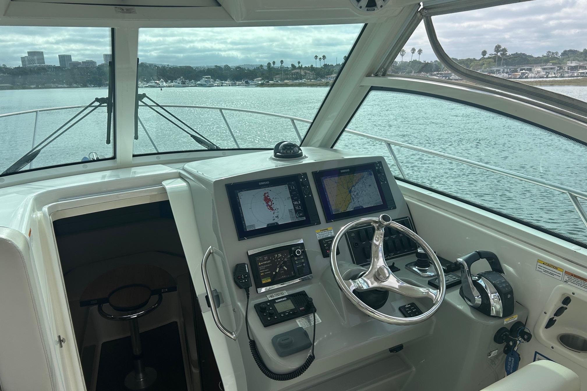 2016 Boston Whaler 315 Conquest #TDH1898 inventory image at Sun Country Marine Group, Newport Beach