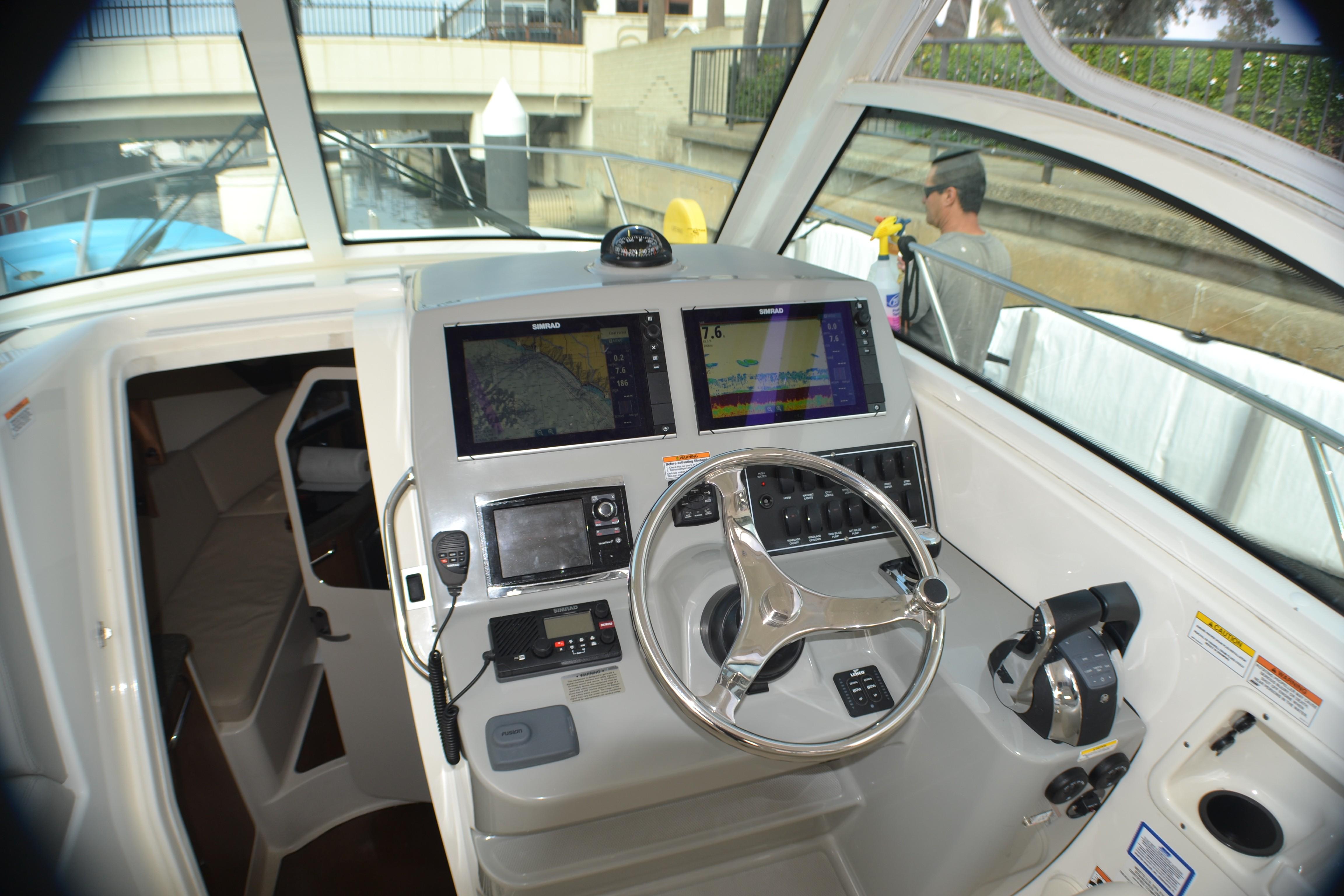 2016 Boston Whaler 315 Conquest #TDH1898 inventory image at Sun Country Marine Group, Newport Beach