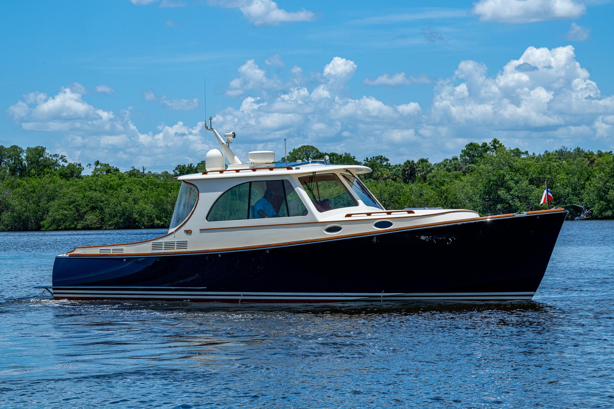 Photo of 2016 Hinckley 37'
