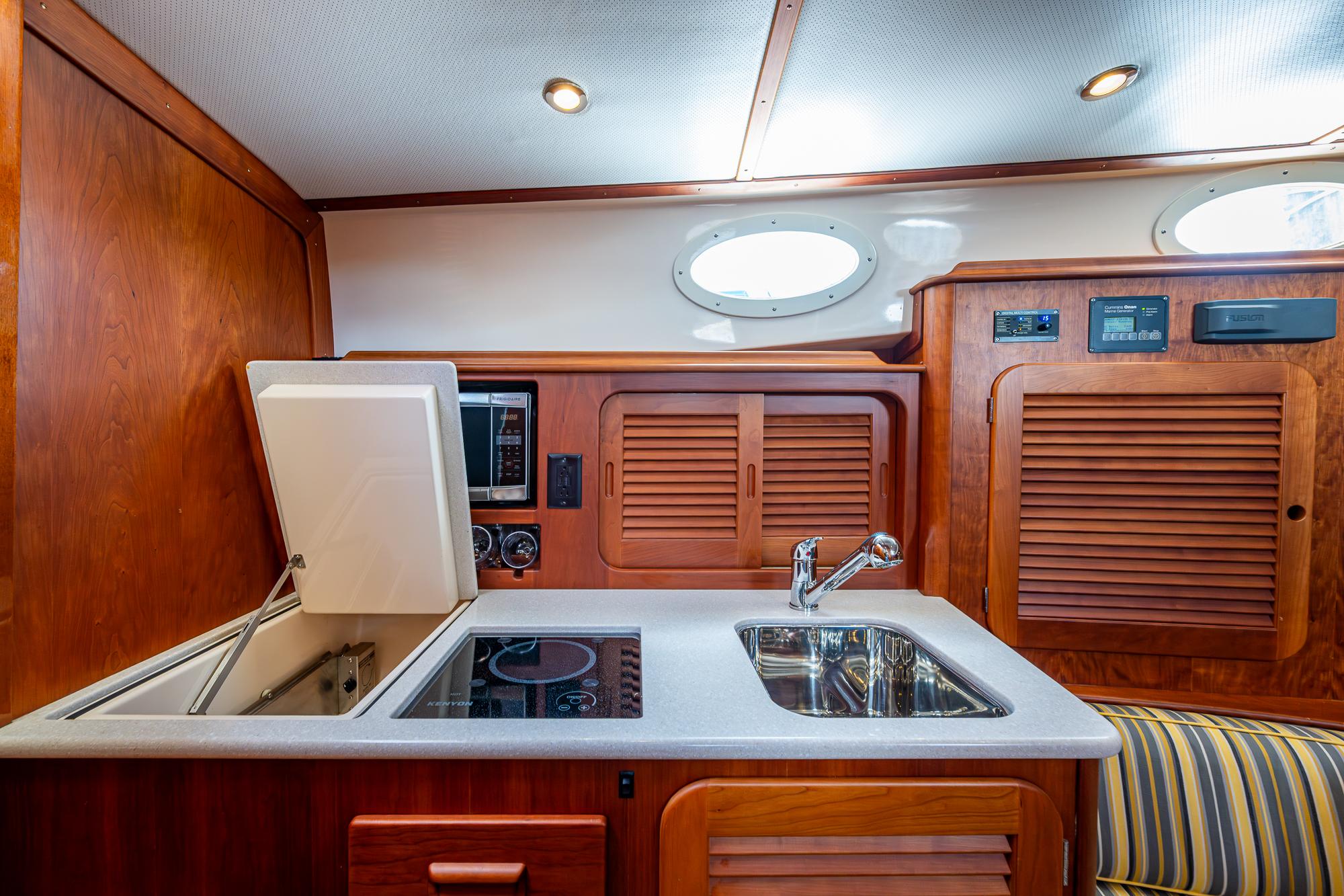 2016-hinckley-picnic-boat-37mkiii-power-9846154-20250620110549544-1