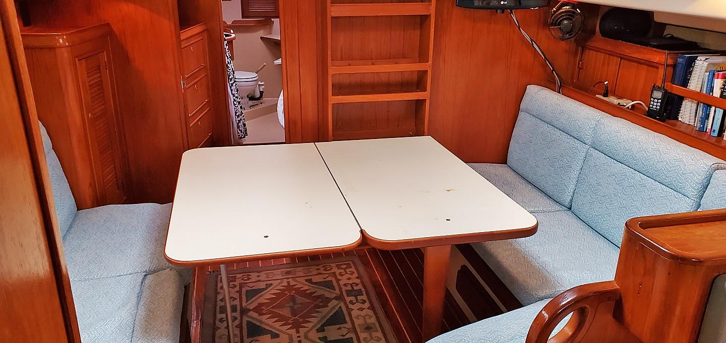 Salon Full Table