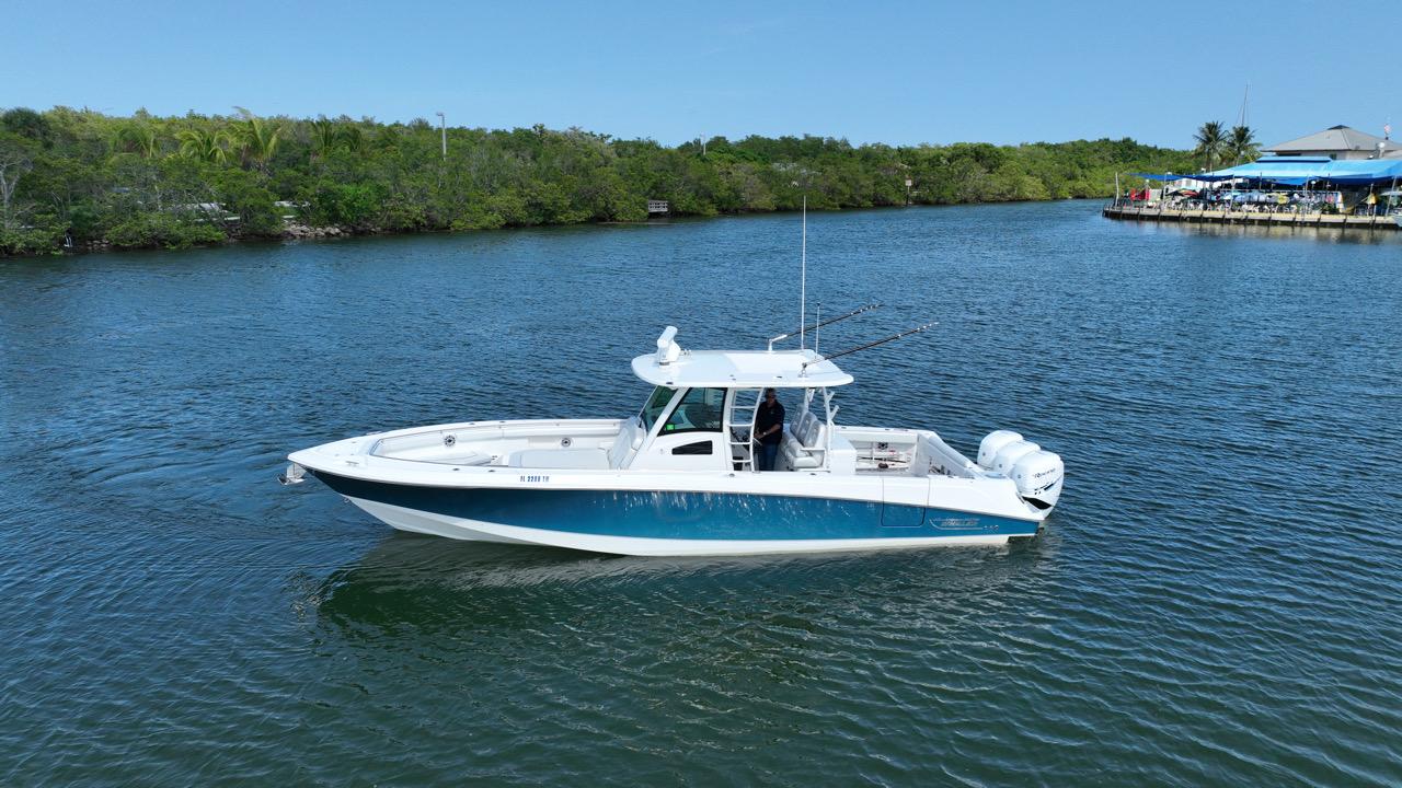 2017 BOSTON WHALER 370 OUTRAGE