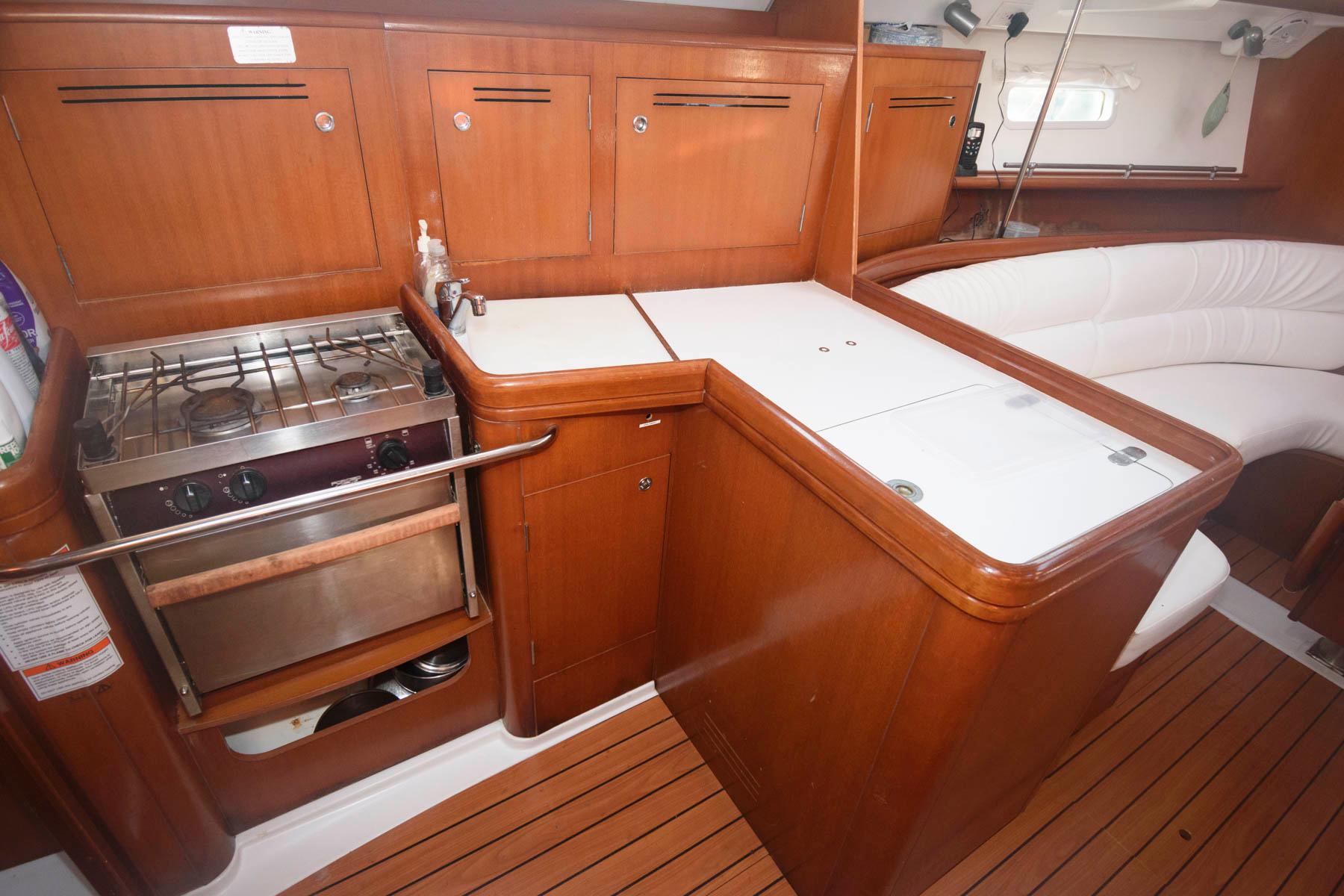 M 6392 MD Knot 10 Yacht Sales