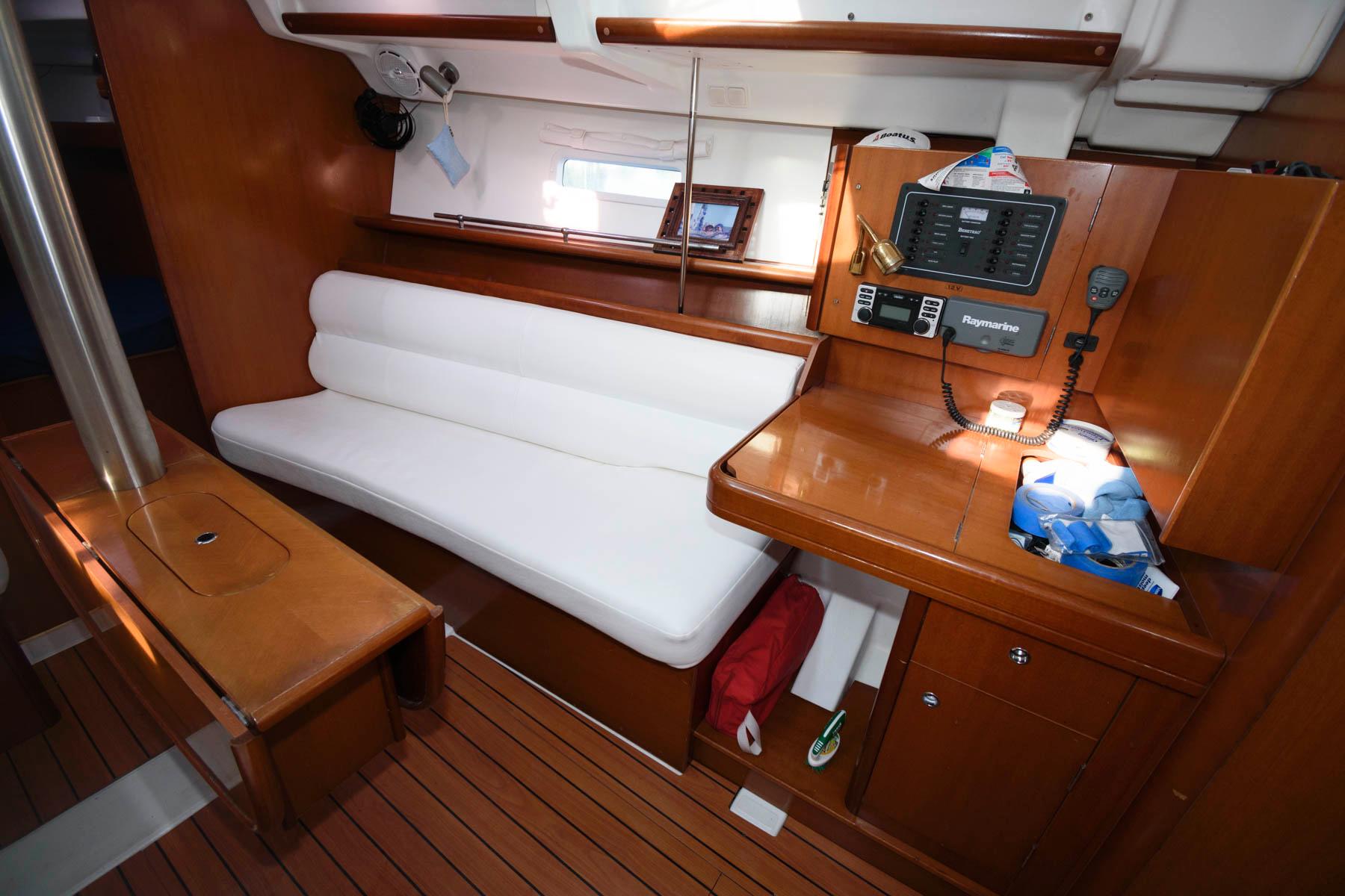 M 6392 MD Knot 10 Yacht Sales