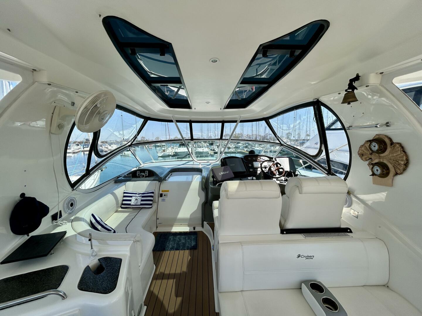 2005-cruisers-yachts-455-express-motor-yacht-power-9726173-20250513092443306-1_XLARGE