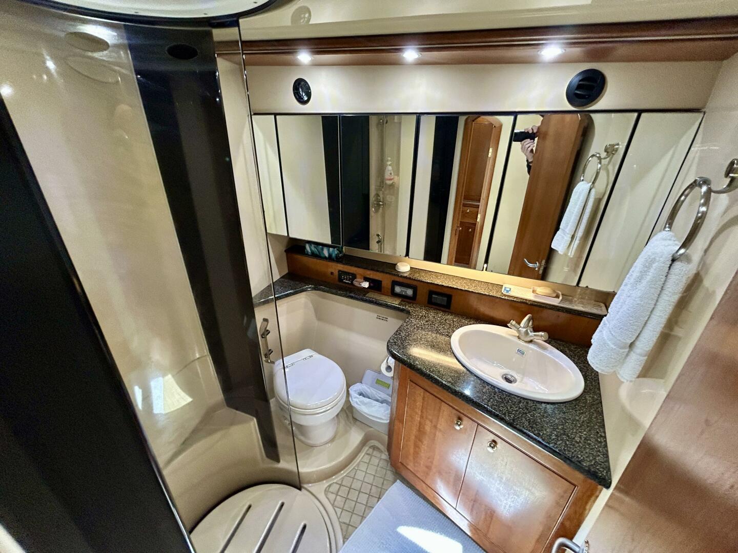 2005-cruisers-yachts-455-express-motor-yacht-power-9726173-20250513092619248-1_XLARGE