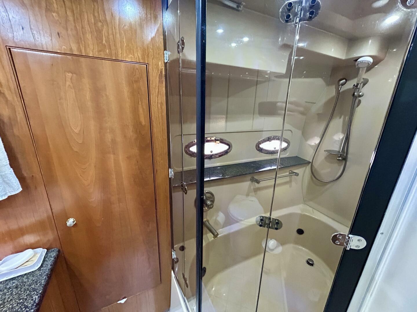 2005-cruisers-yachts-455-express-motor-yacht-power-9726173-20250513092631347-1_XLARGE