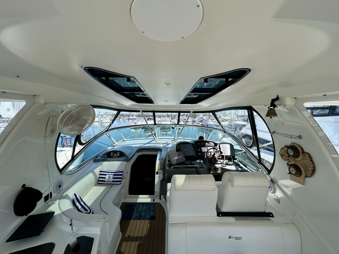 2005-cruisers-yachts-455-express-motor-yacht-power-9726173-20250513092645334-1_XLARGE