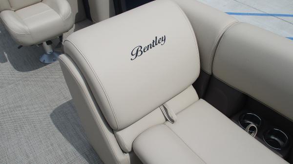 2021 Bentley boat for sale, model of the boat is 200 Navigator & Image # 41 of 60