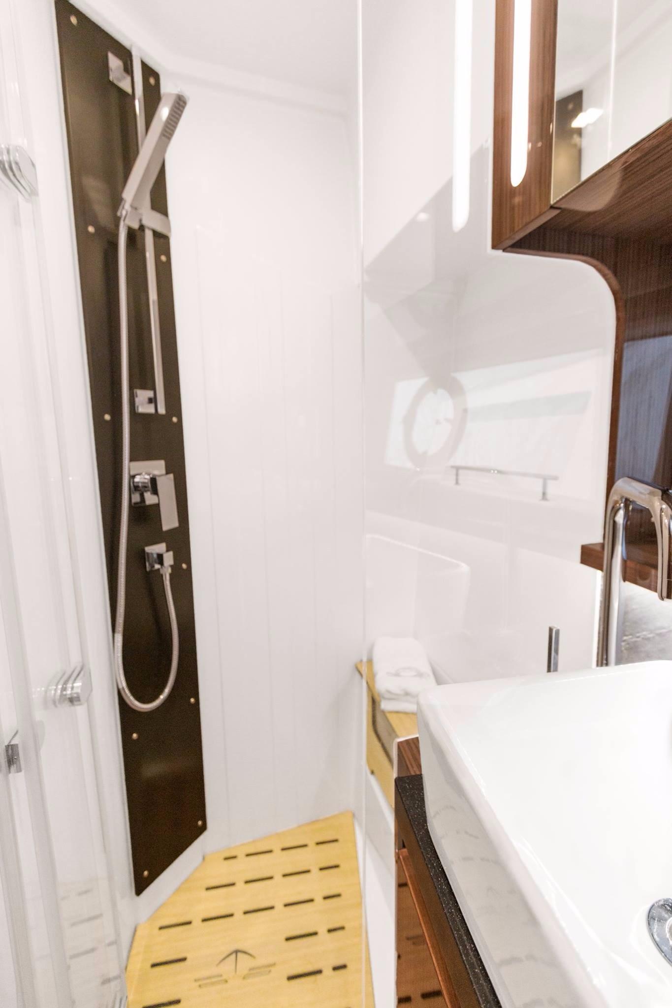 Sealine C430 style=