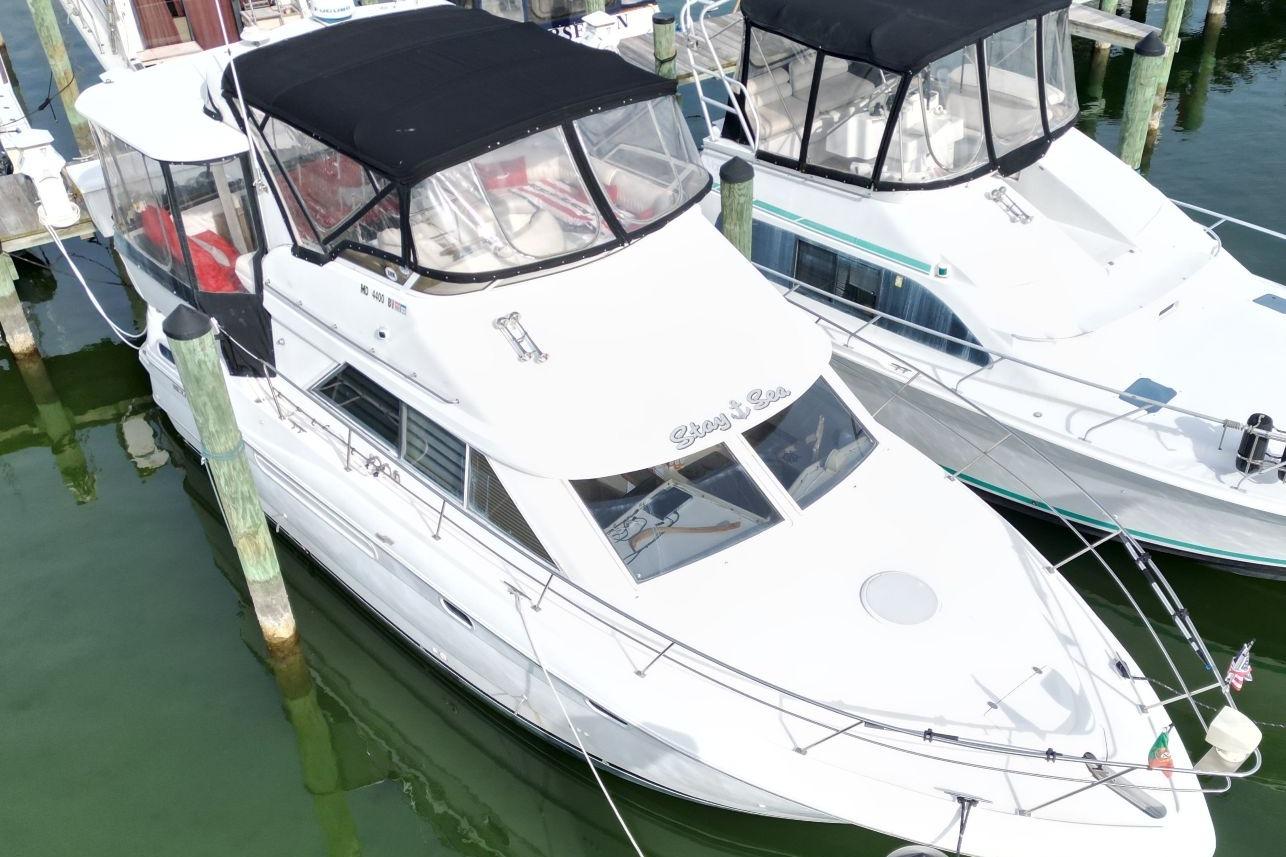 M 10595 CF Knot 10 Yacht Sales M 10595 CF Knot 10 Yacht Sales