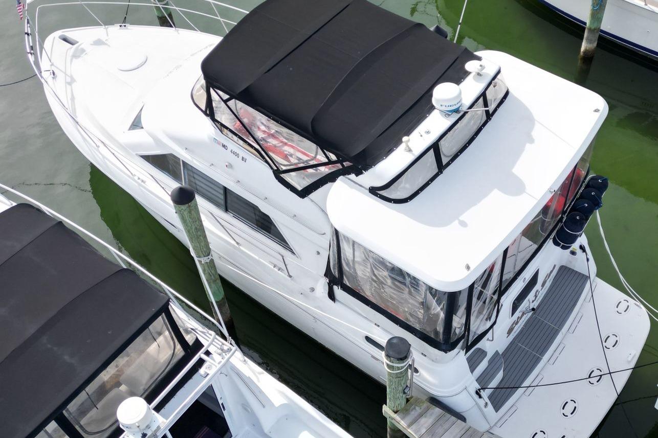 M 10595 CF Knot 10 Yacht Sales M 10595 CF Knot 10 Yacht Sales