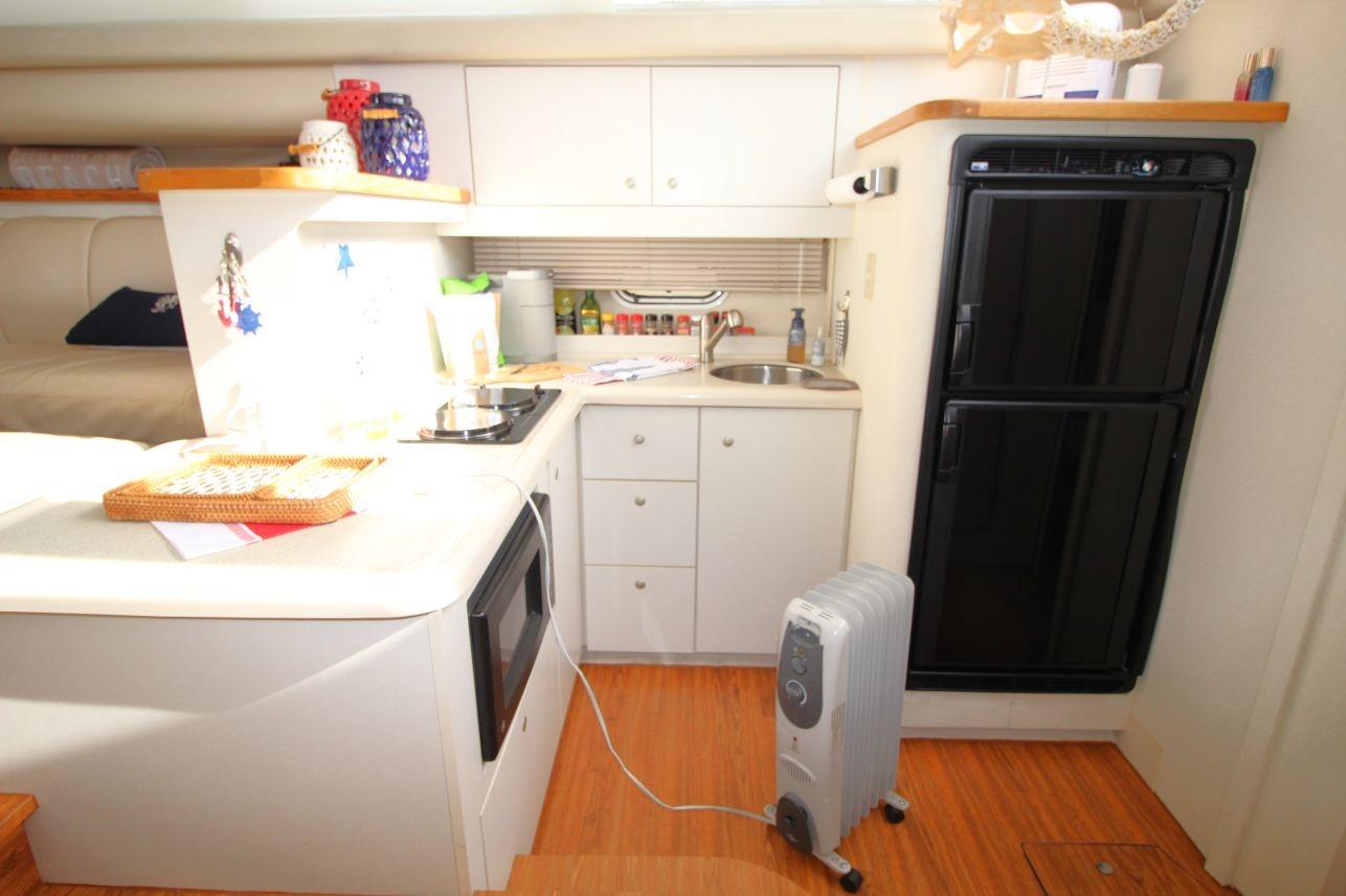 M 10595 CF Knot 10 Yacht Sales M 10595 CF Knot 10 Yacht Sales