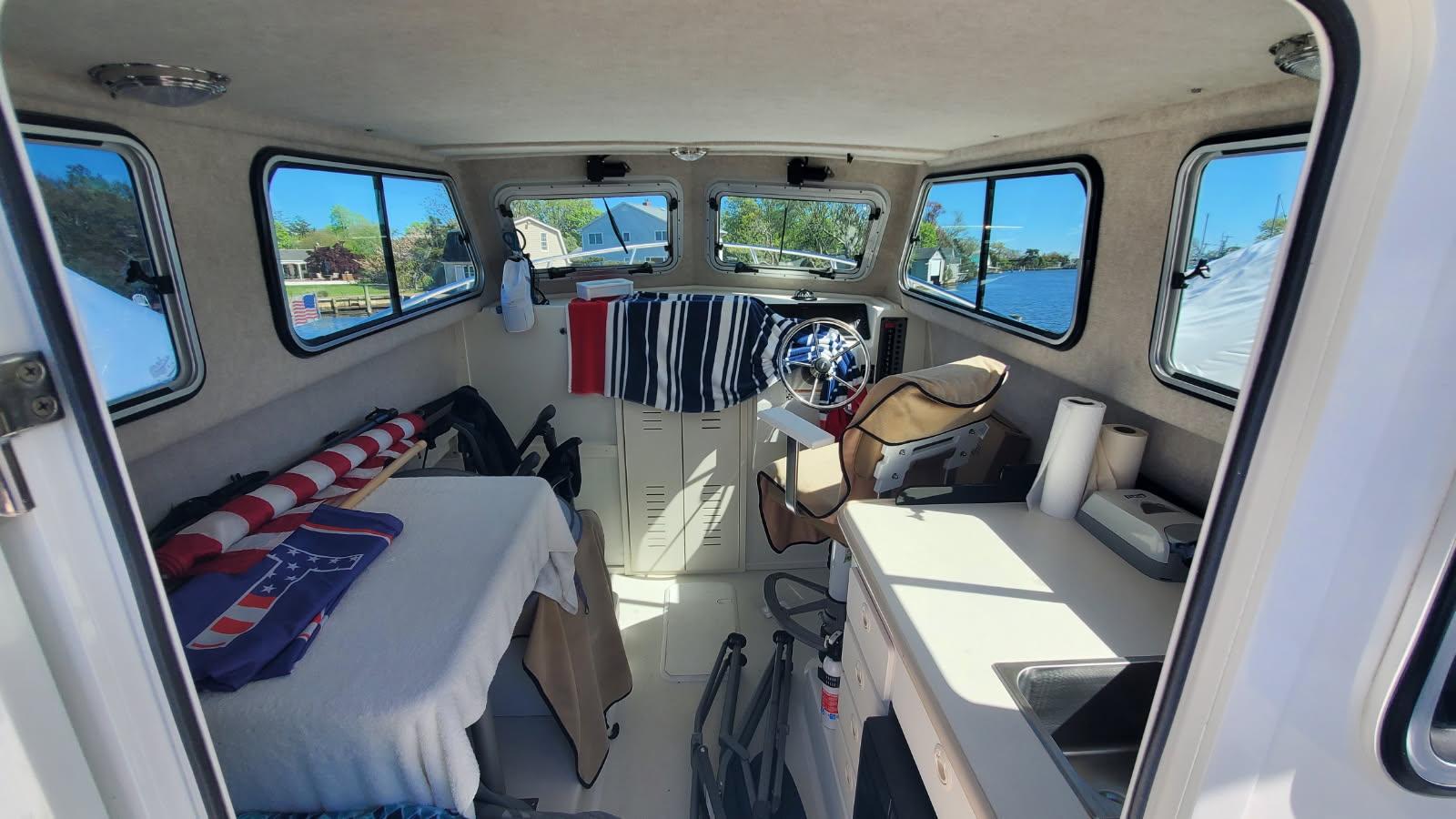 2018-parker-2530-extended-cabin-power-9786186-20250507142402696-1_XLARGE