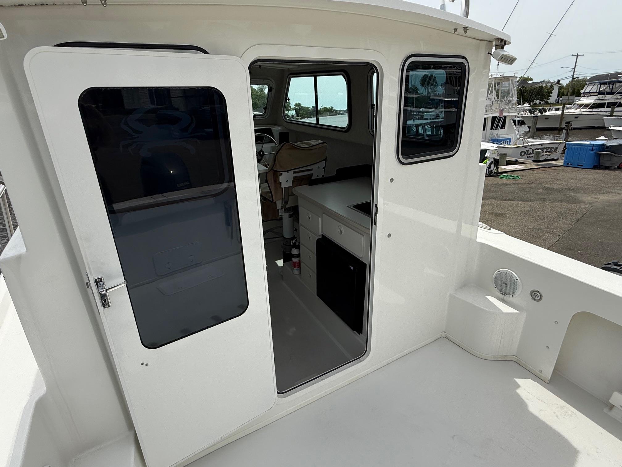 2018-parker-2530-extended-cabin-power-9786186-20250528143019302-1_XLARGE