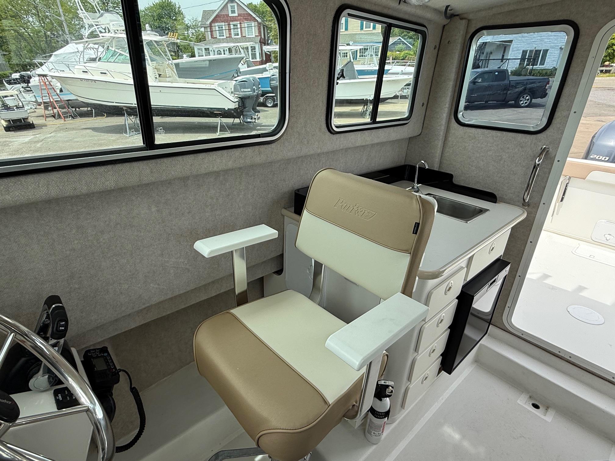 2018-parker-2530-extended-cabin-power-9786186-20250528143032321-1_XLARGE