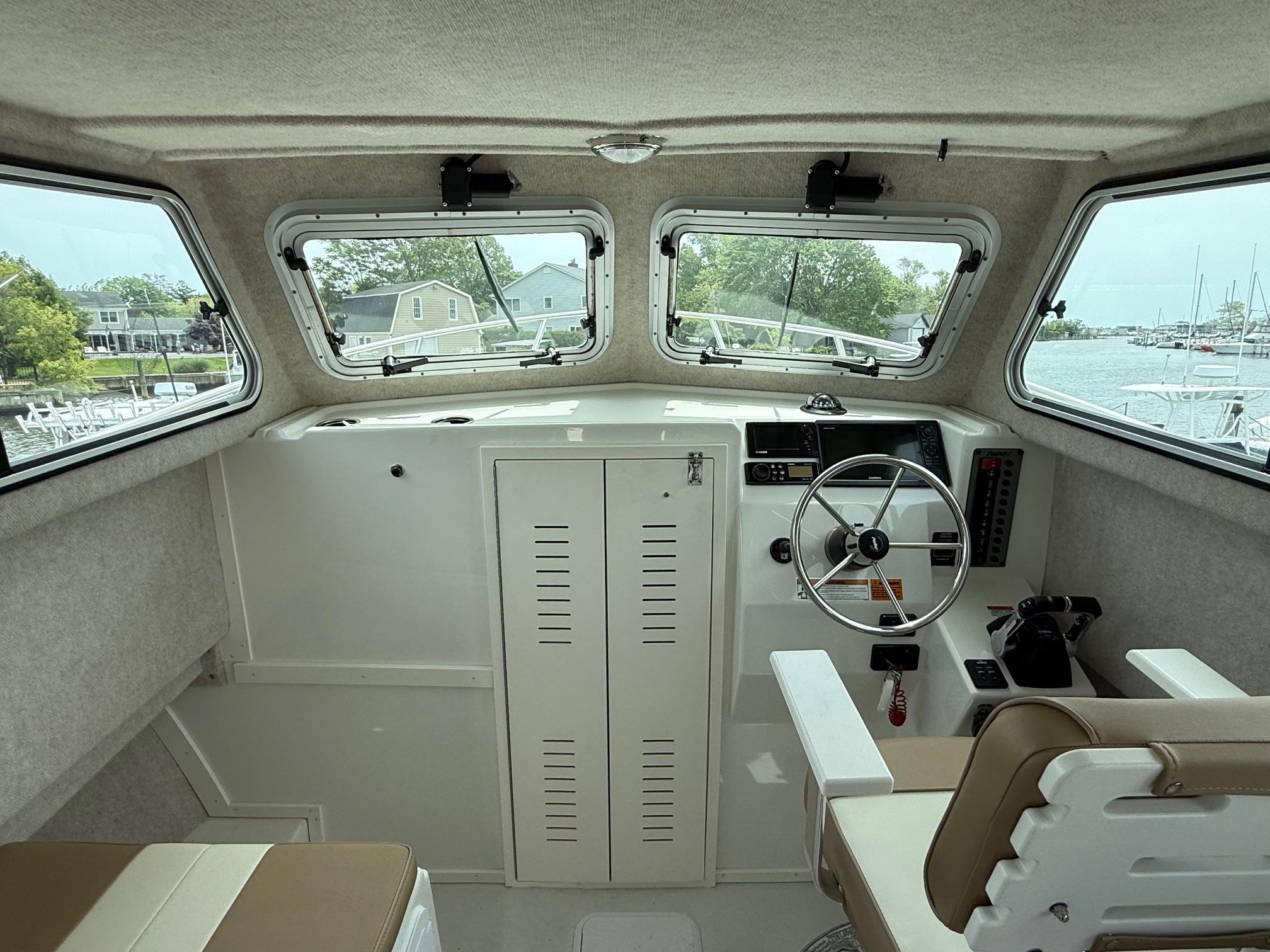 2018-parker-2530-extended-cabin-power-9786186-20250528143035365-1_XLARGE