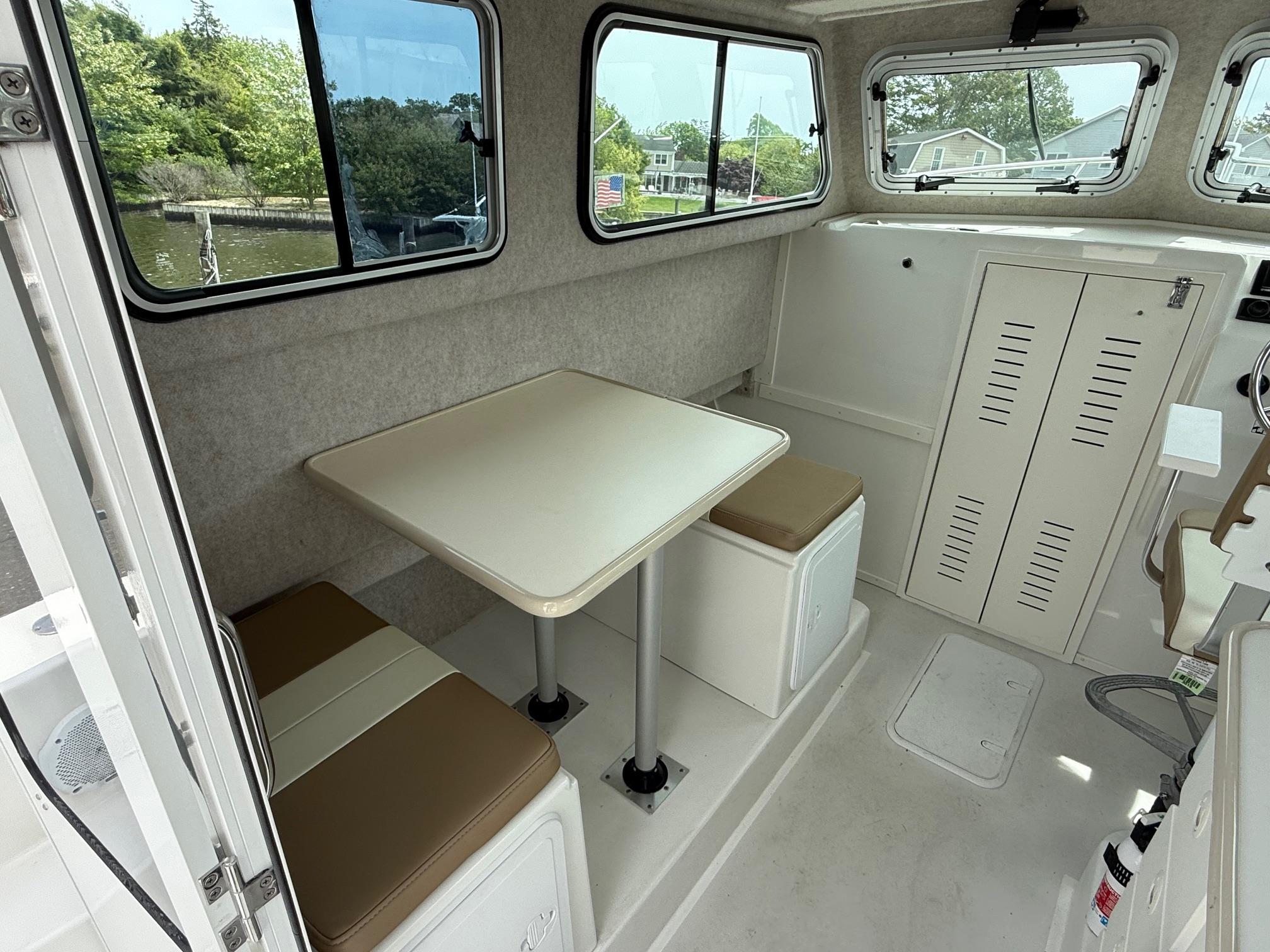 2018-parker-2530-extended-cabin-power-9786186-20250528143037350-1_XLARGE