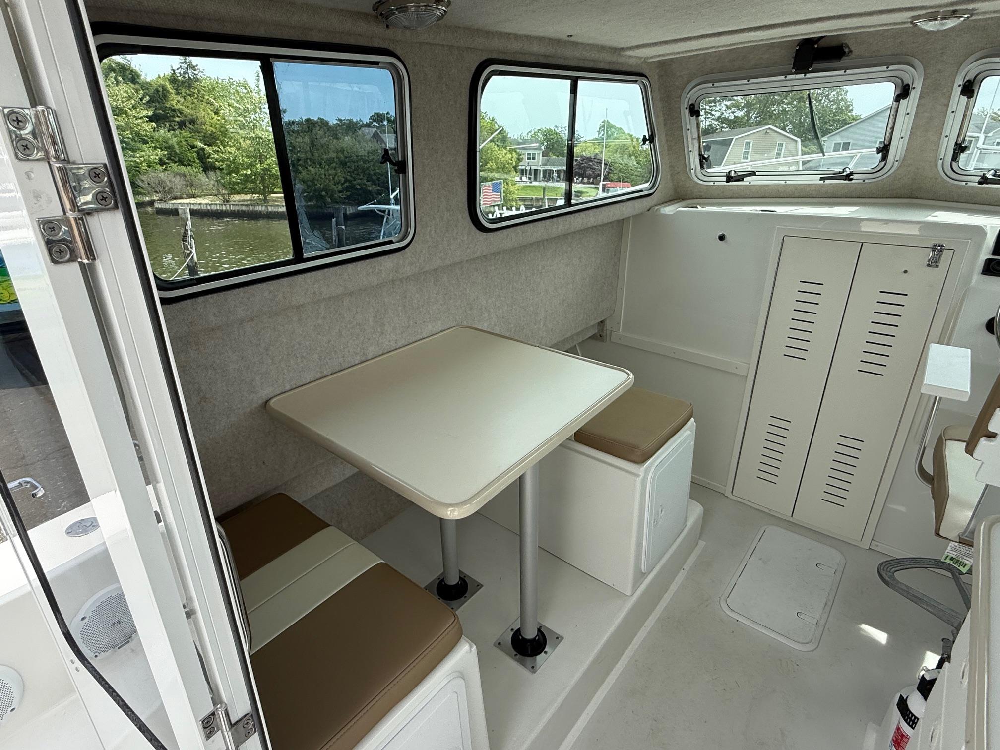 2018-parker-2530-extended-cabin-power-9786186-20250528143039363-1_XLARGE